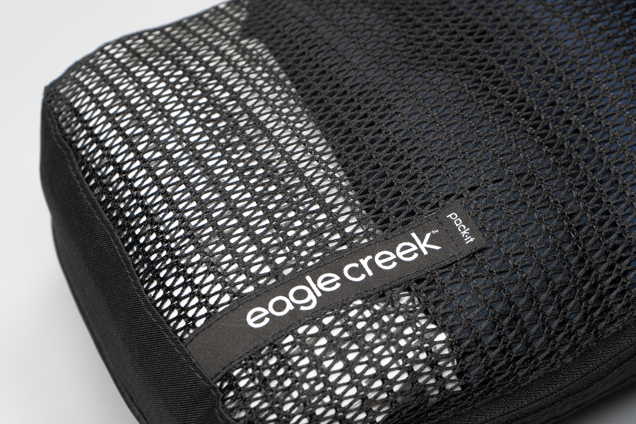 Eagle Creek Pack-It Reveal packing cubes mesh fabric