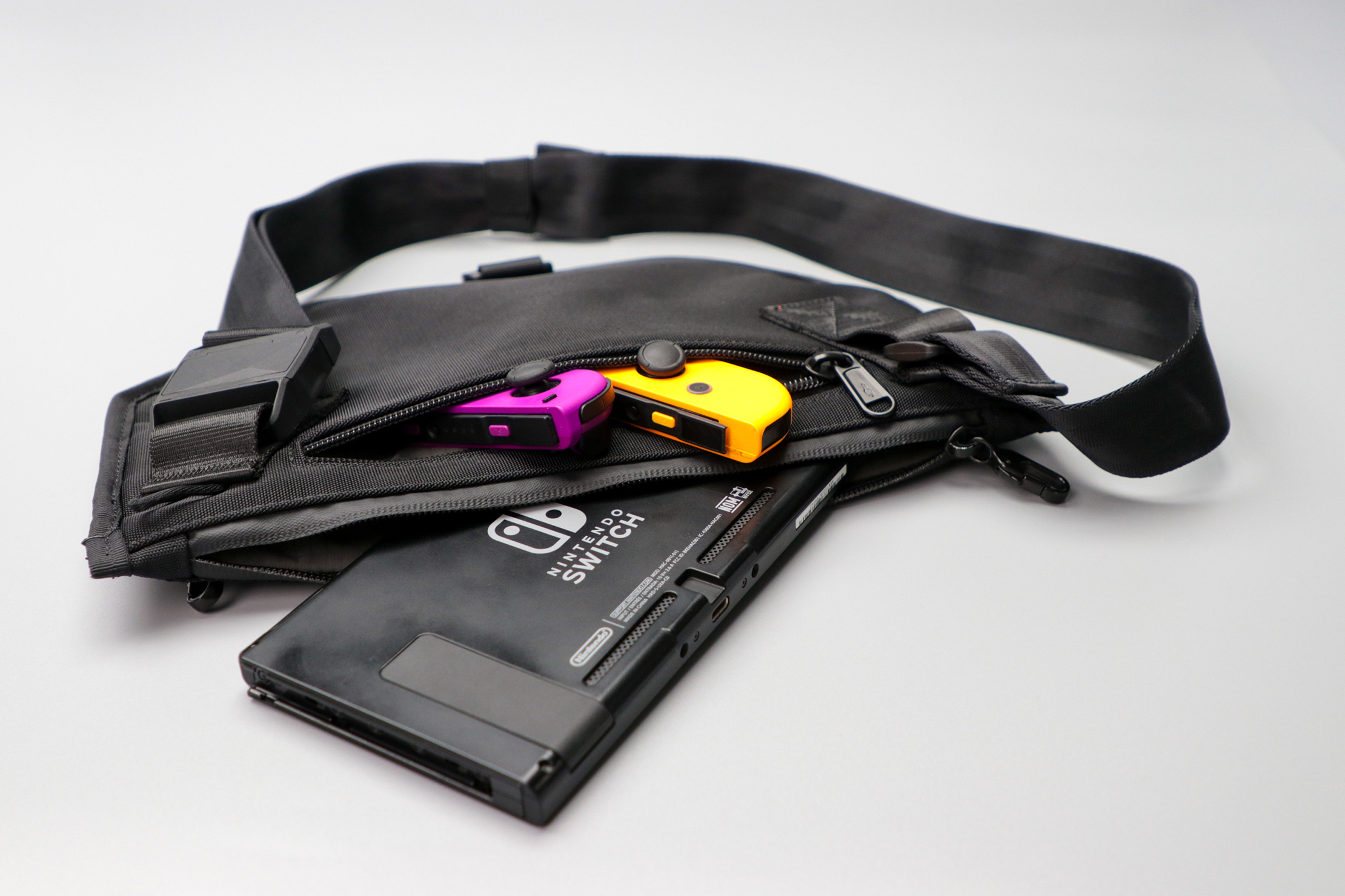 ALPAKA Atom X Sling Packed With Gear 2