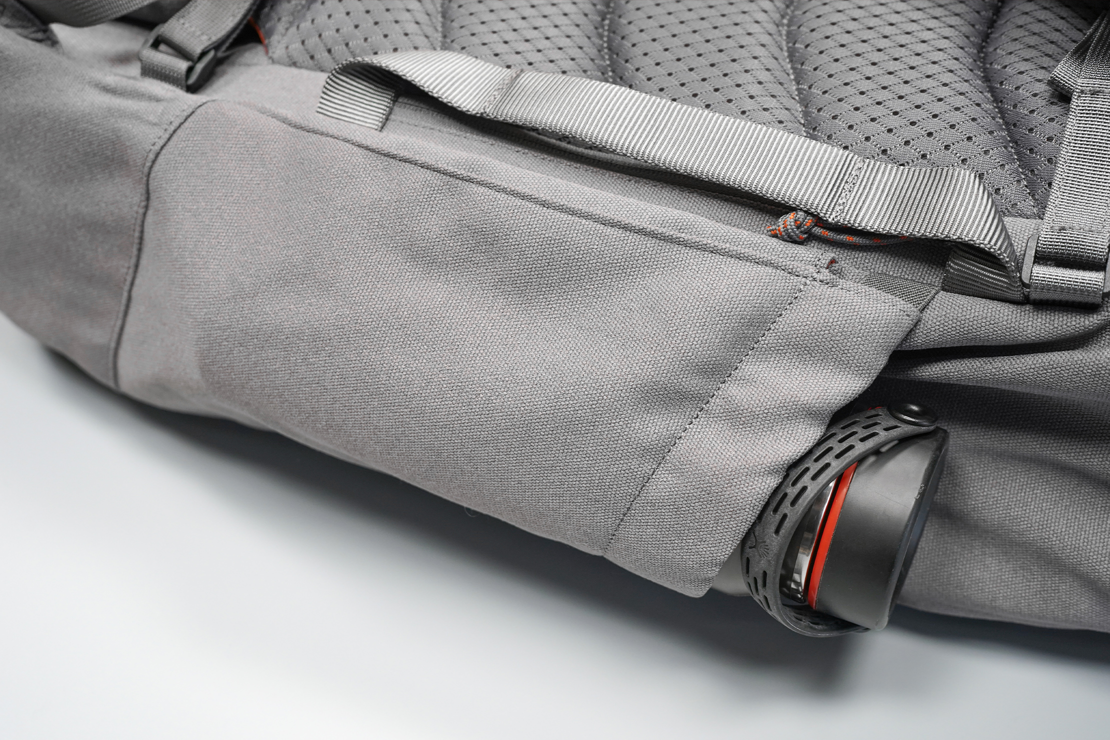 Salkan Backpacker | The Mainpack’s side pocket carrying a 32-ounce bottle