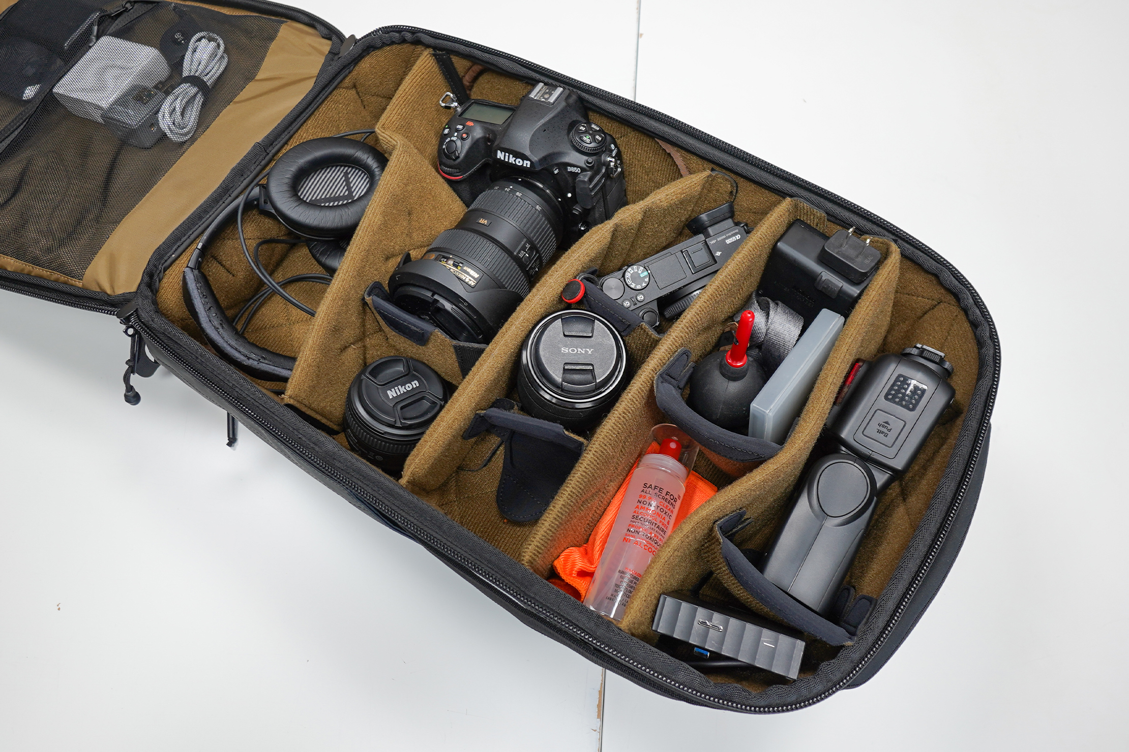 NOMATIC McKinnon Camera Pack 35L | You can adjust the dividers to your needs or take them out altogether