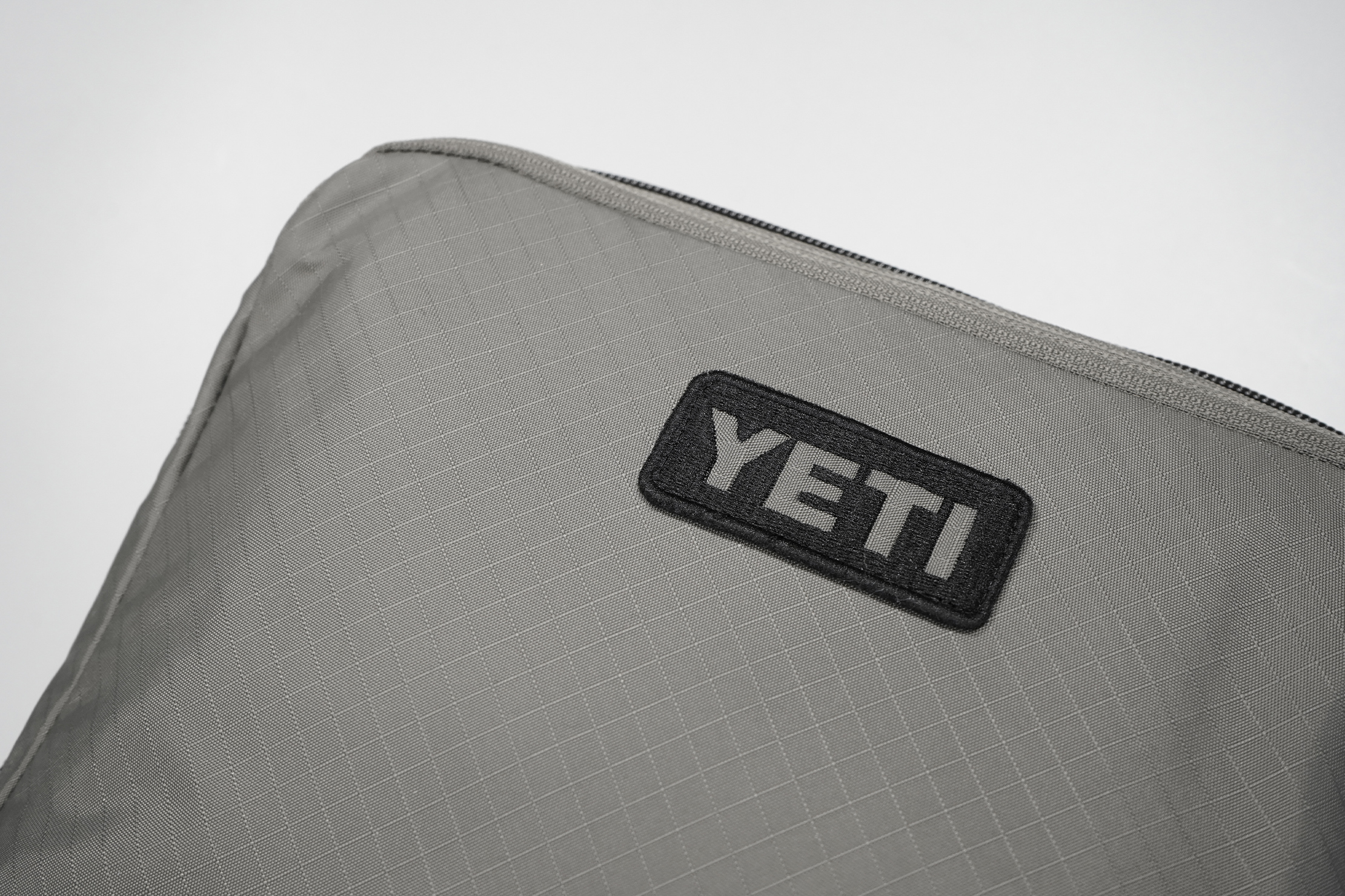 YETI Crossroads Packing Cube for YETI Bags, Duffels, and Luggage, Gray,  Small