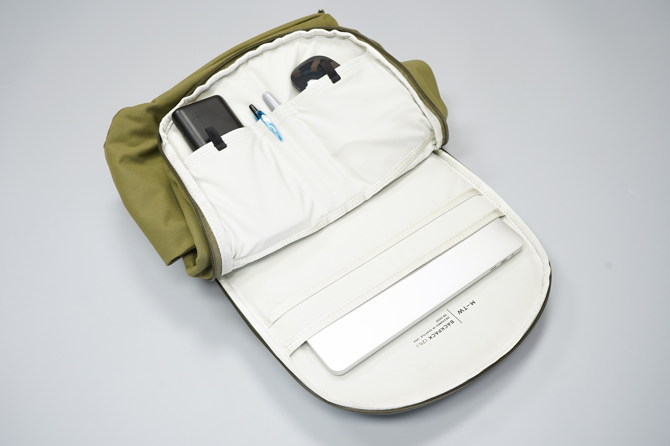 Moment MTW Backpack | Tech compartment