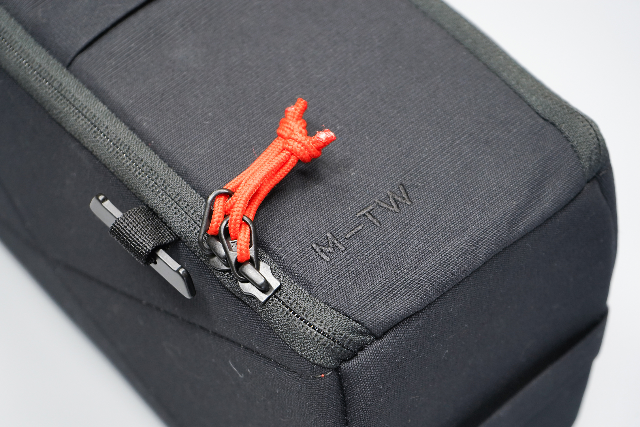 Moment MTW Camera Insert 5L | Material, logo, and YKK zippers