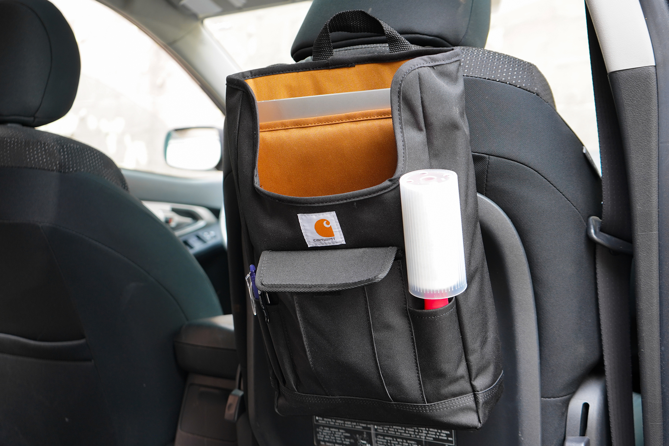 https://cdn.packhacker.com/2021/03/35f3689e-carhartt-car-organizer-in-car.jpg