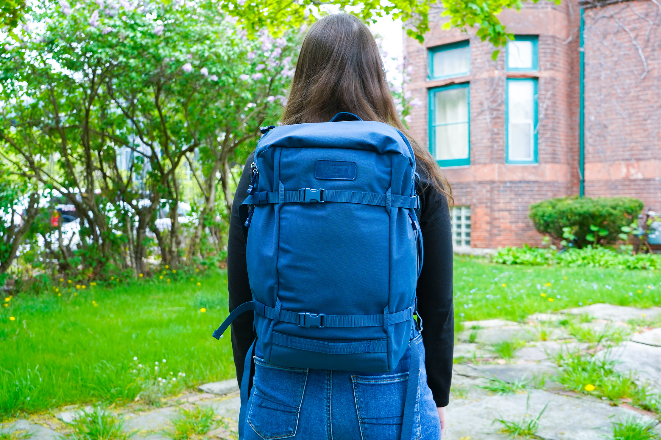 Unboxing Aesthetic: Yeti Crossroads 27L Backpack - Black - Loaded for a  Trip 