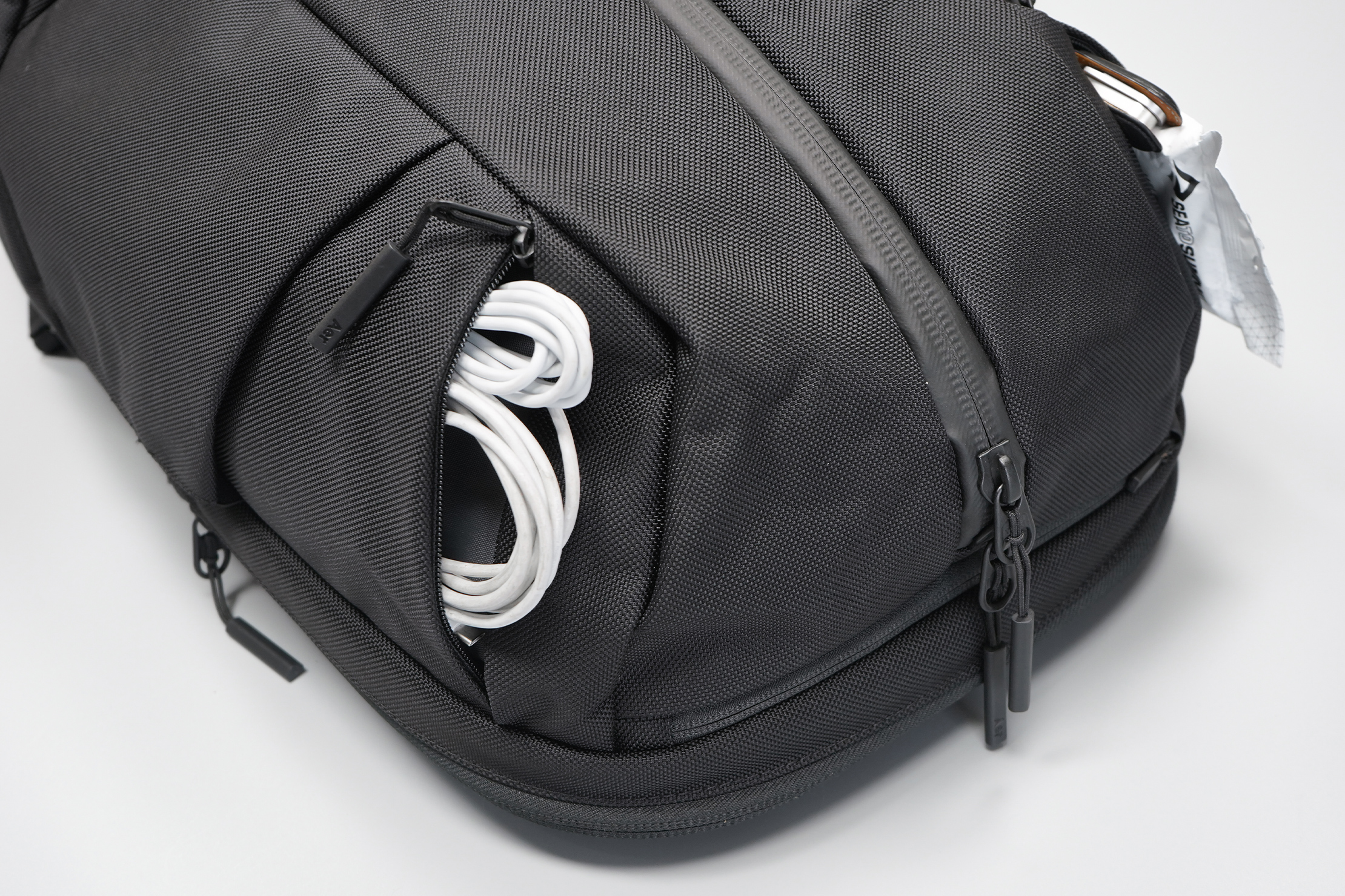 Aer Duffel Pack 3 | Top flanking pockets