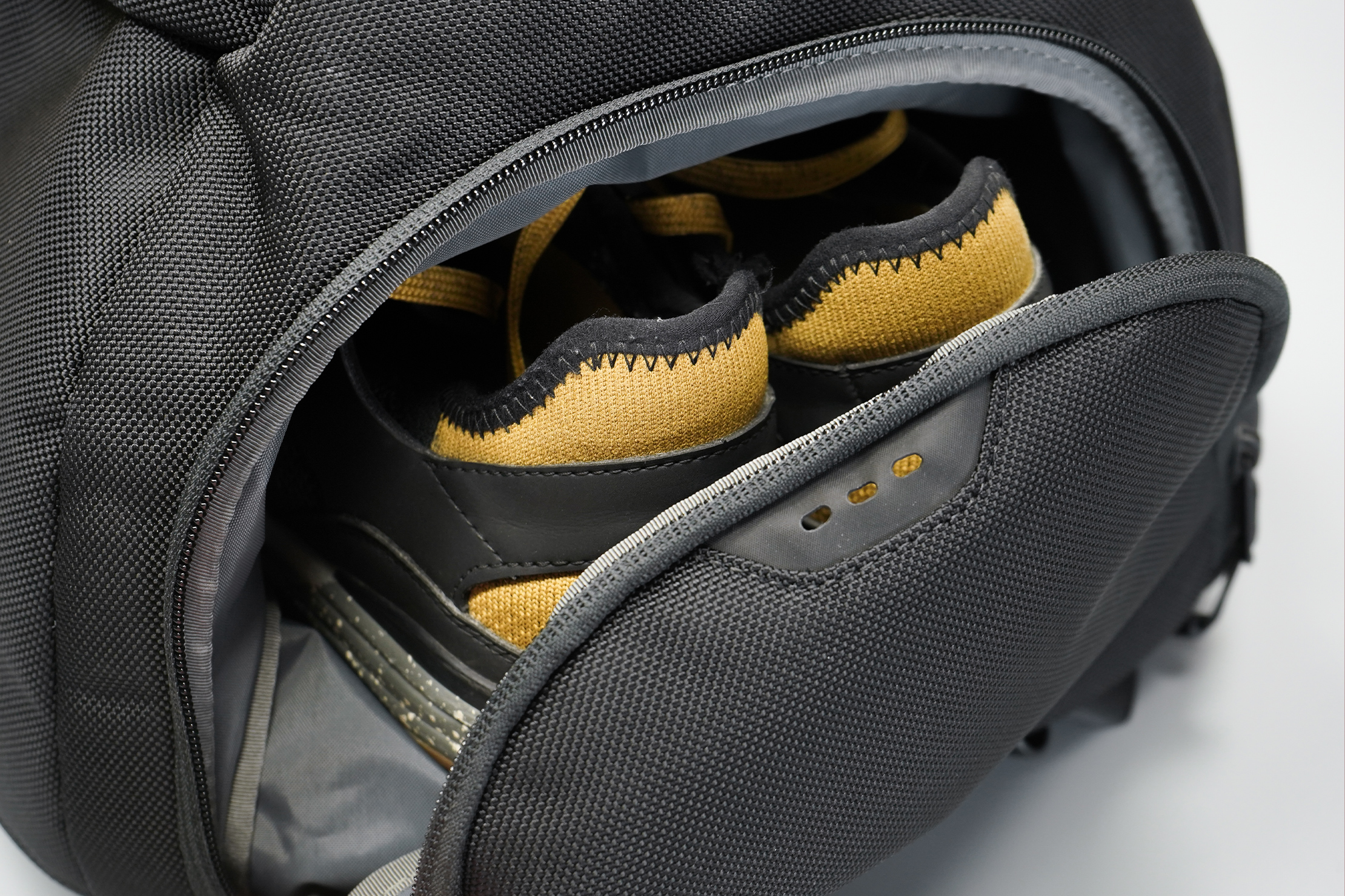 Aer Fit Pack 3 | Shoe compartment