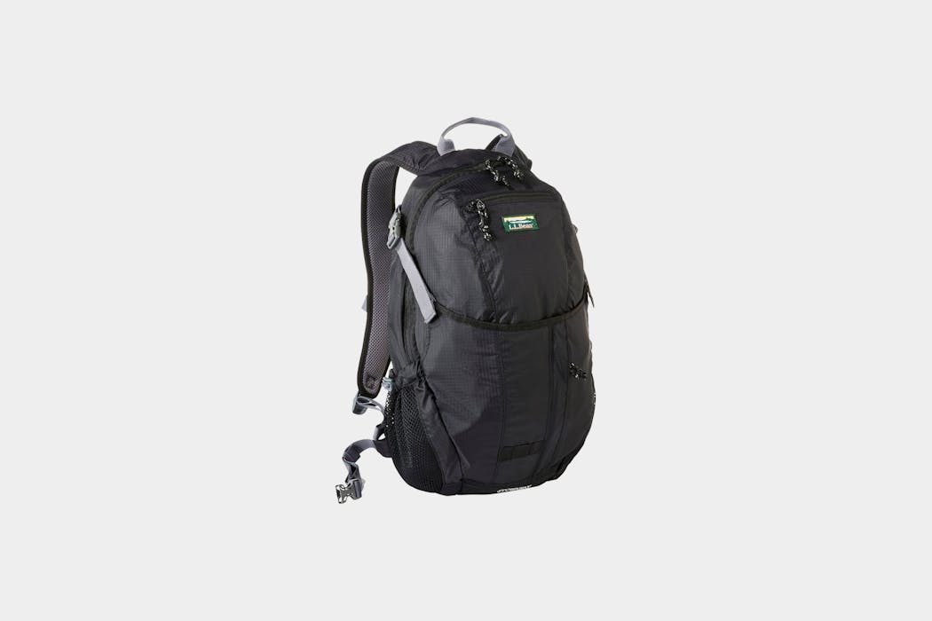 https://cdn.packhacker.com/2021/04/8e0cb270-l-l-bean-stowaway-day-pack.jpg?auto=compress&auto=format&w=1050&h=700&fit=crop