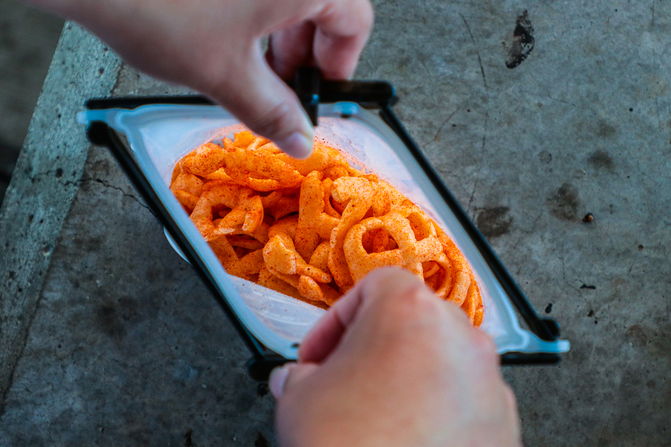 Food Bunker Silicone Bag open