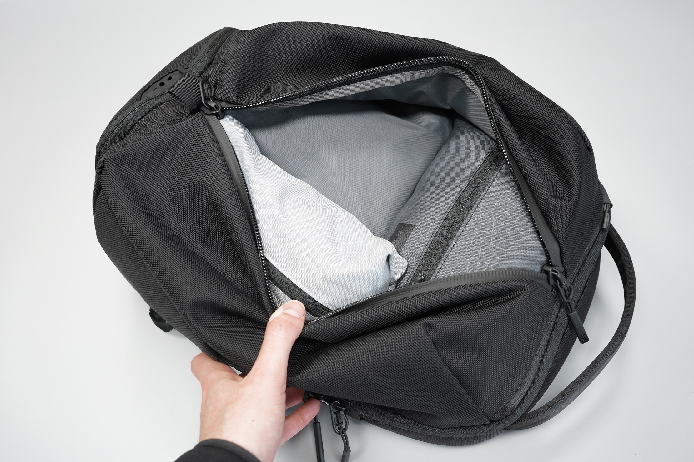 Aer Fit Pack 3 | Clothes compartment