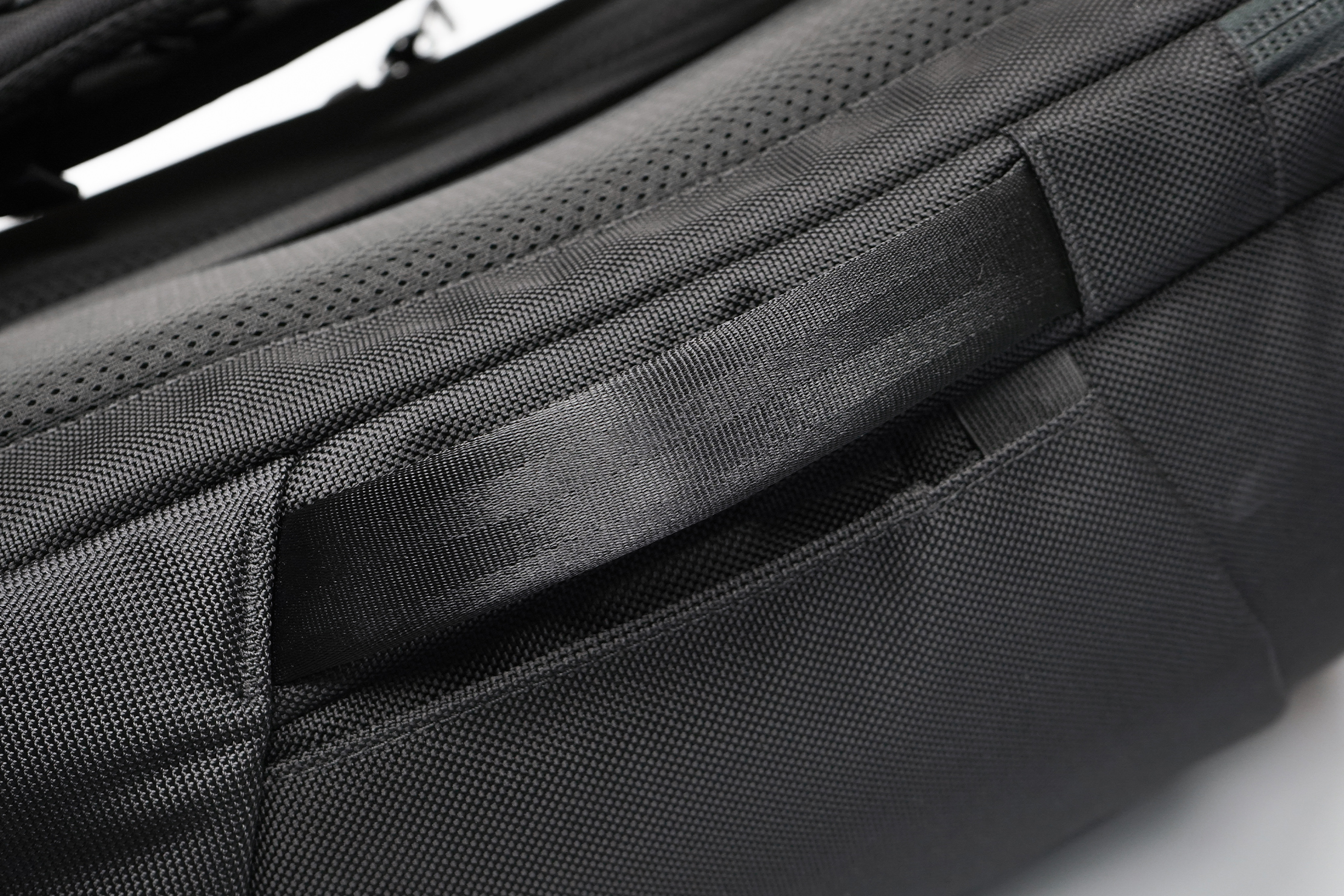 Aer Duffel Pack 3 | Side handle