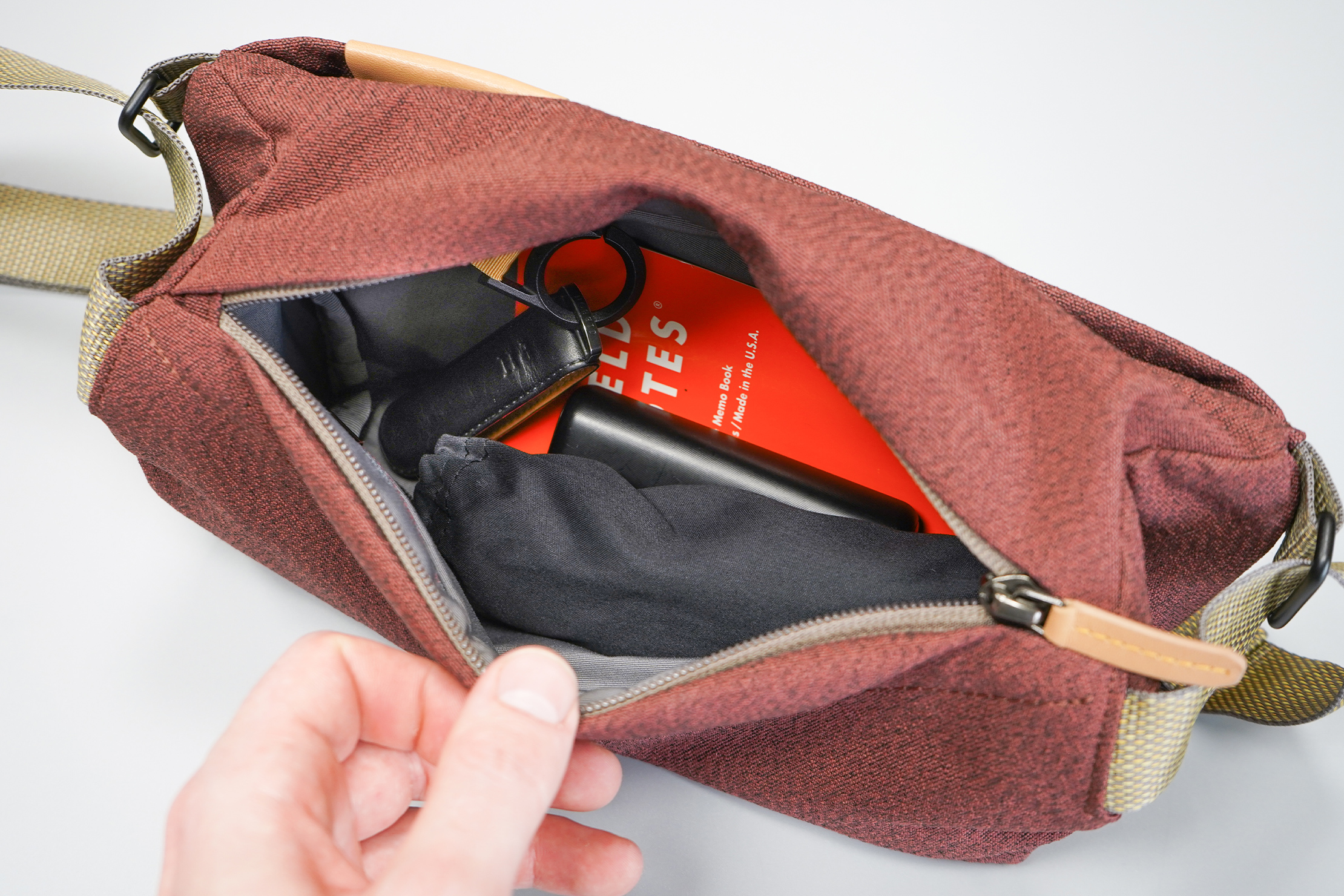 Bellroy Sling Mini | Main compartment