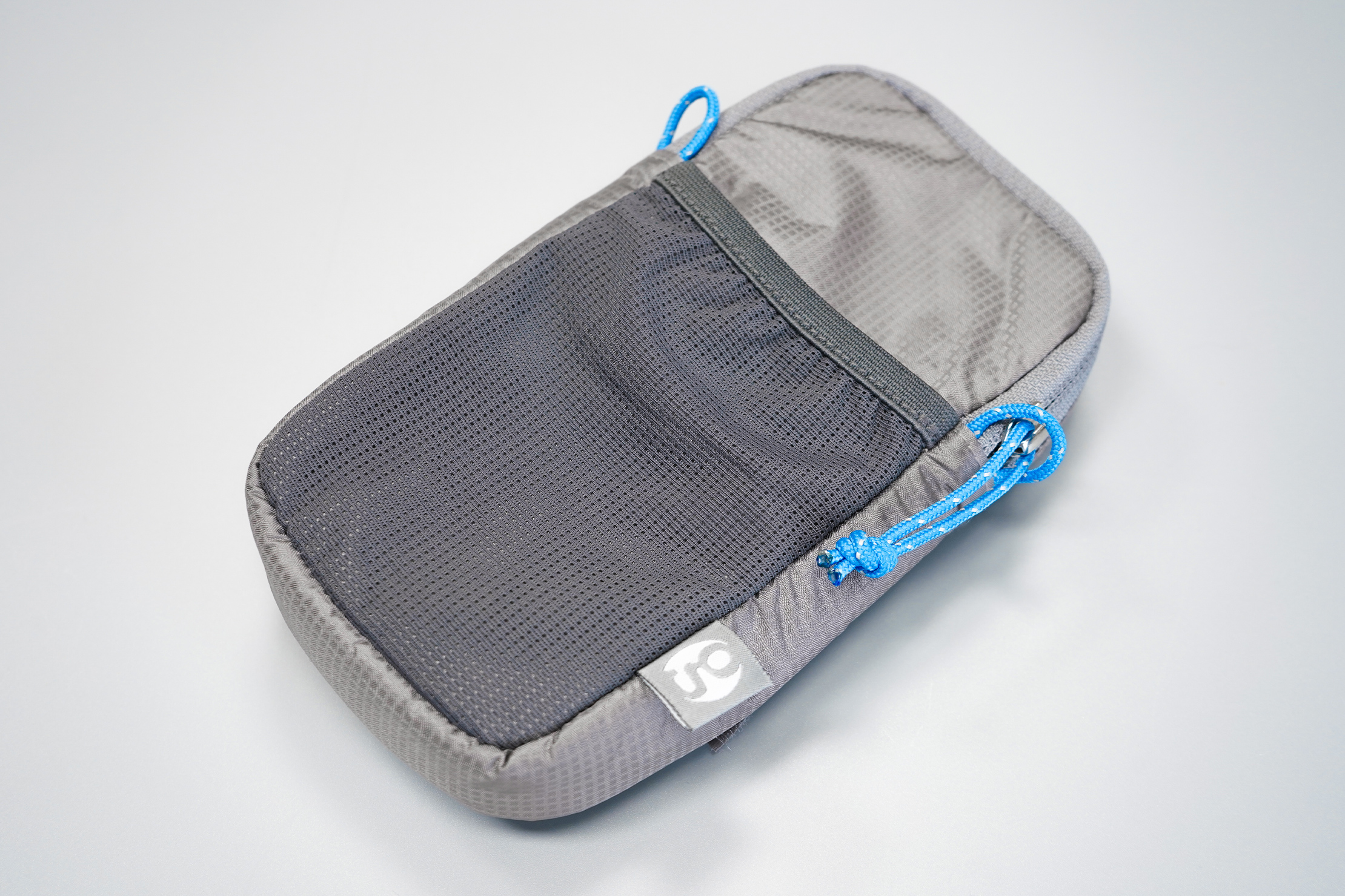 Gossamer Gear Shoulder Strap Pocket | Materials, branding, and zipper