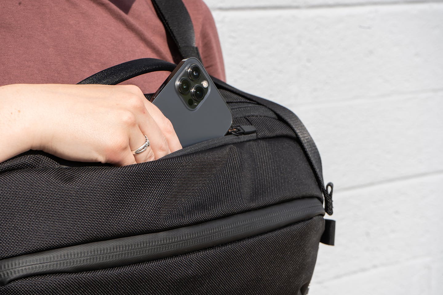 travel sling 2 black