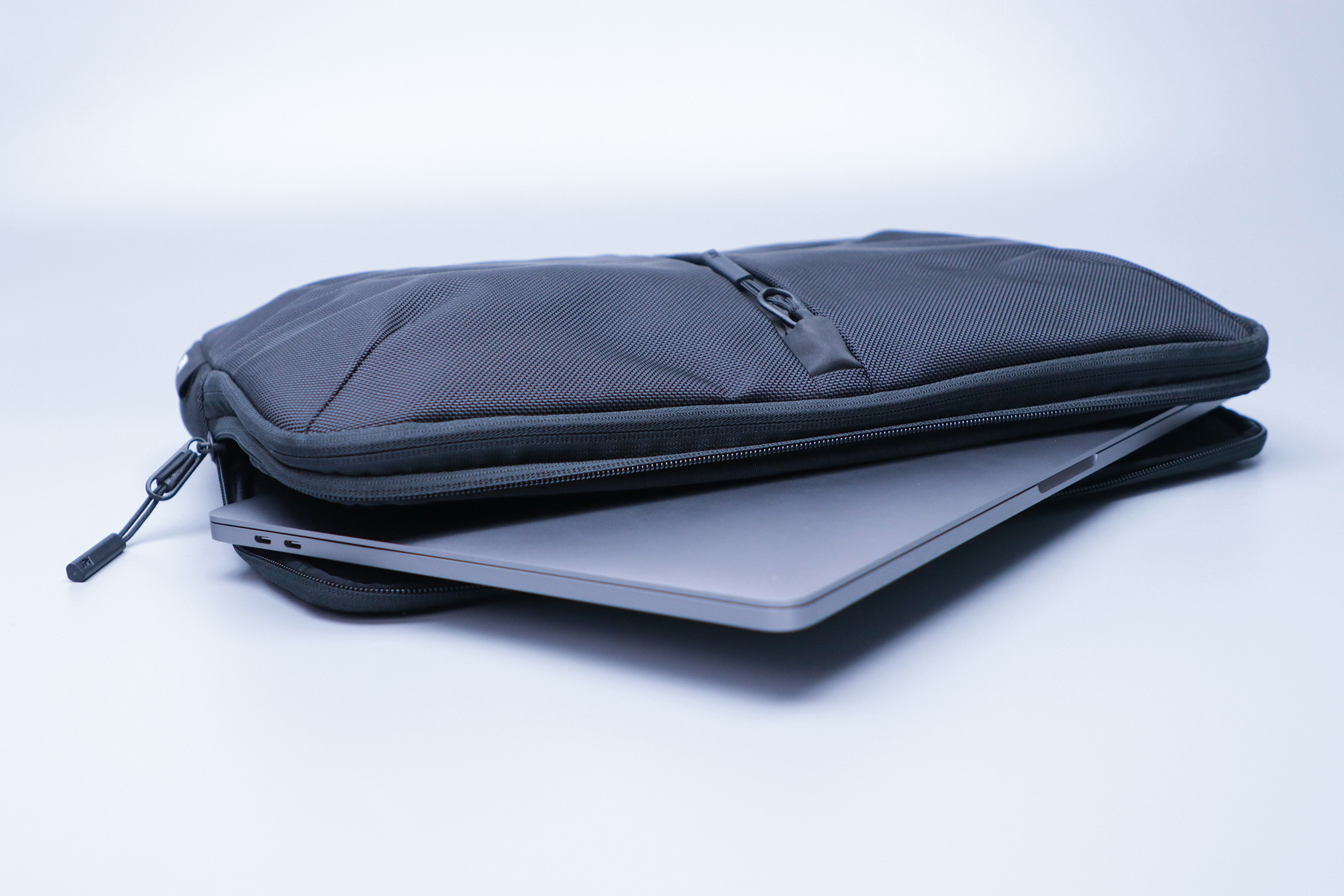 Aer Tech Folio 16" With Laptop