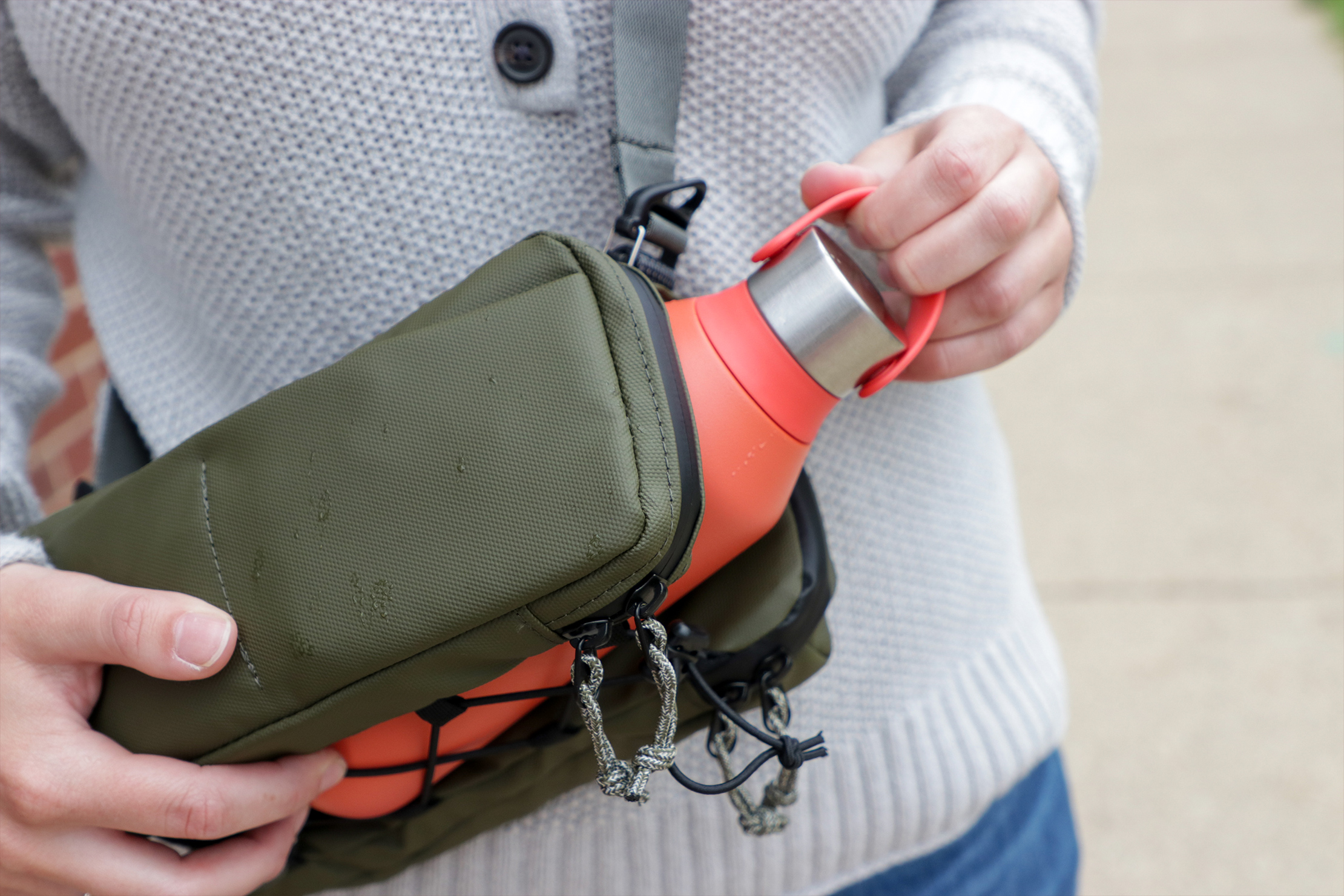 Topologie Brick Pouch Bottle Out