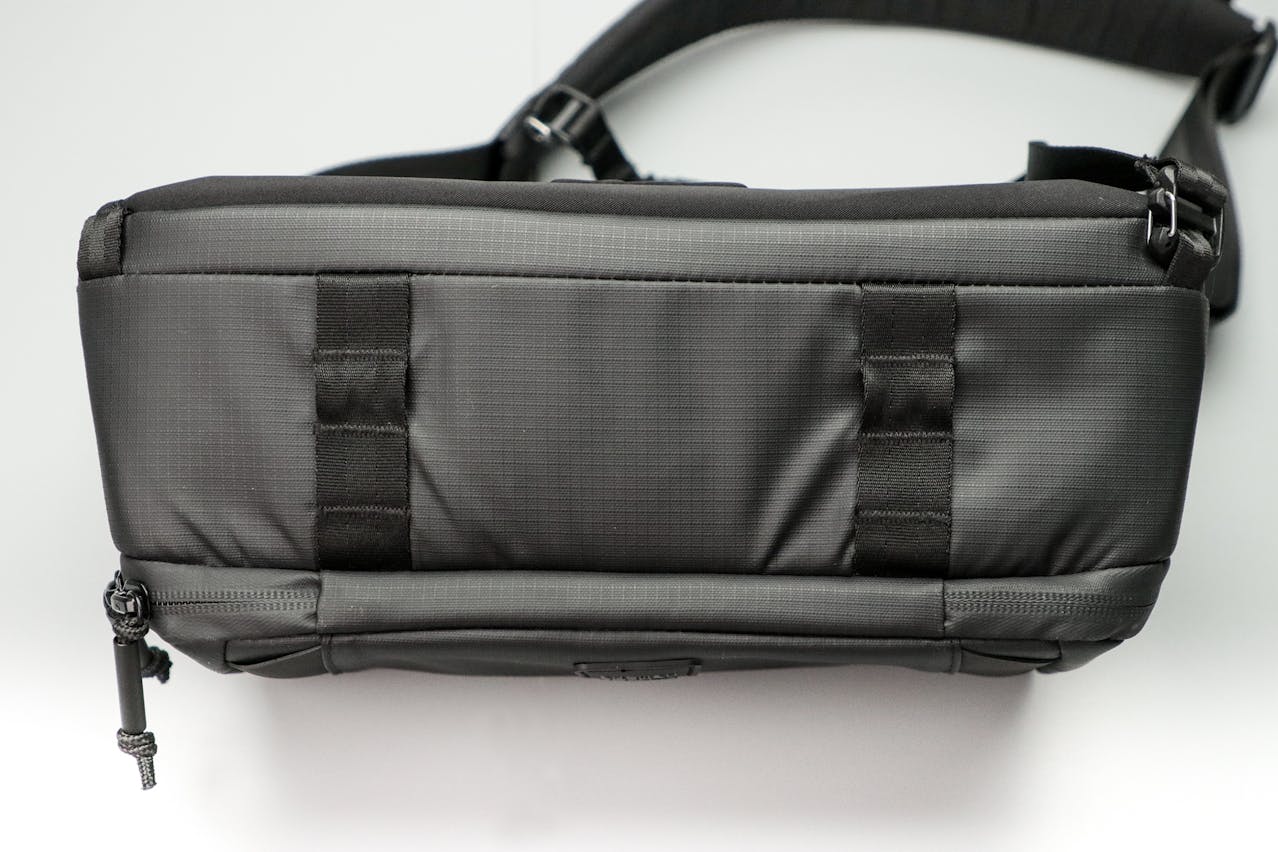 NOMATIC McKinnon Camera Sling 8L Review Pack Hacker