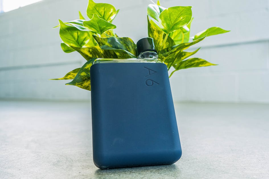 A7 Memobottle Review: This Flat Water Bottle Fits Into Bags and Pockets