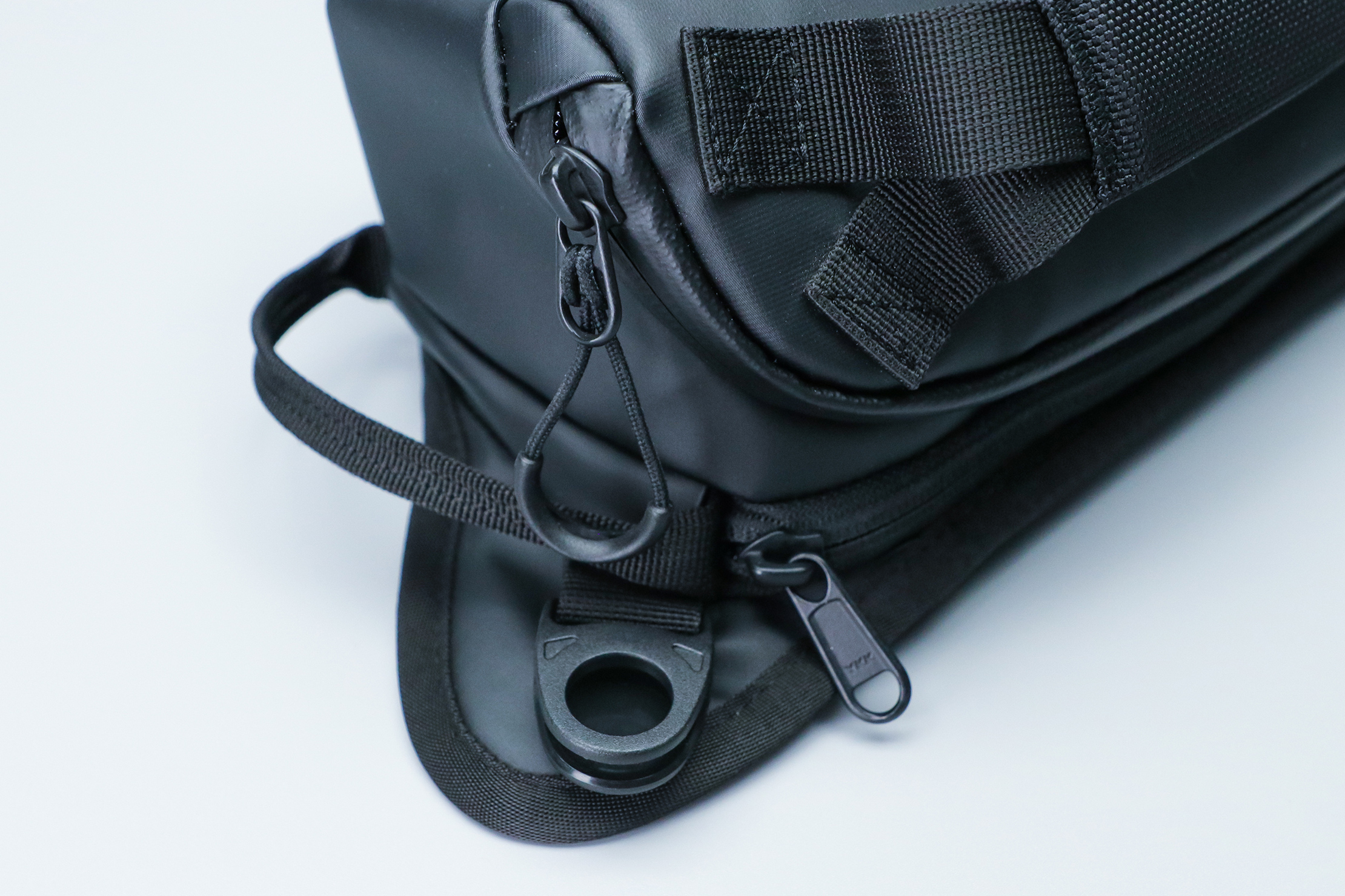 WANDRD ROAM Sling Zippers