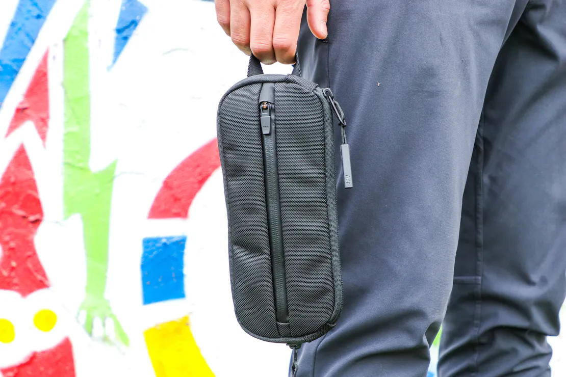 Aer Split Kit Tom Holding Outdoor