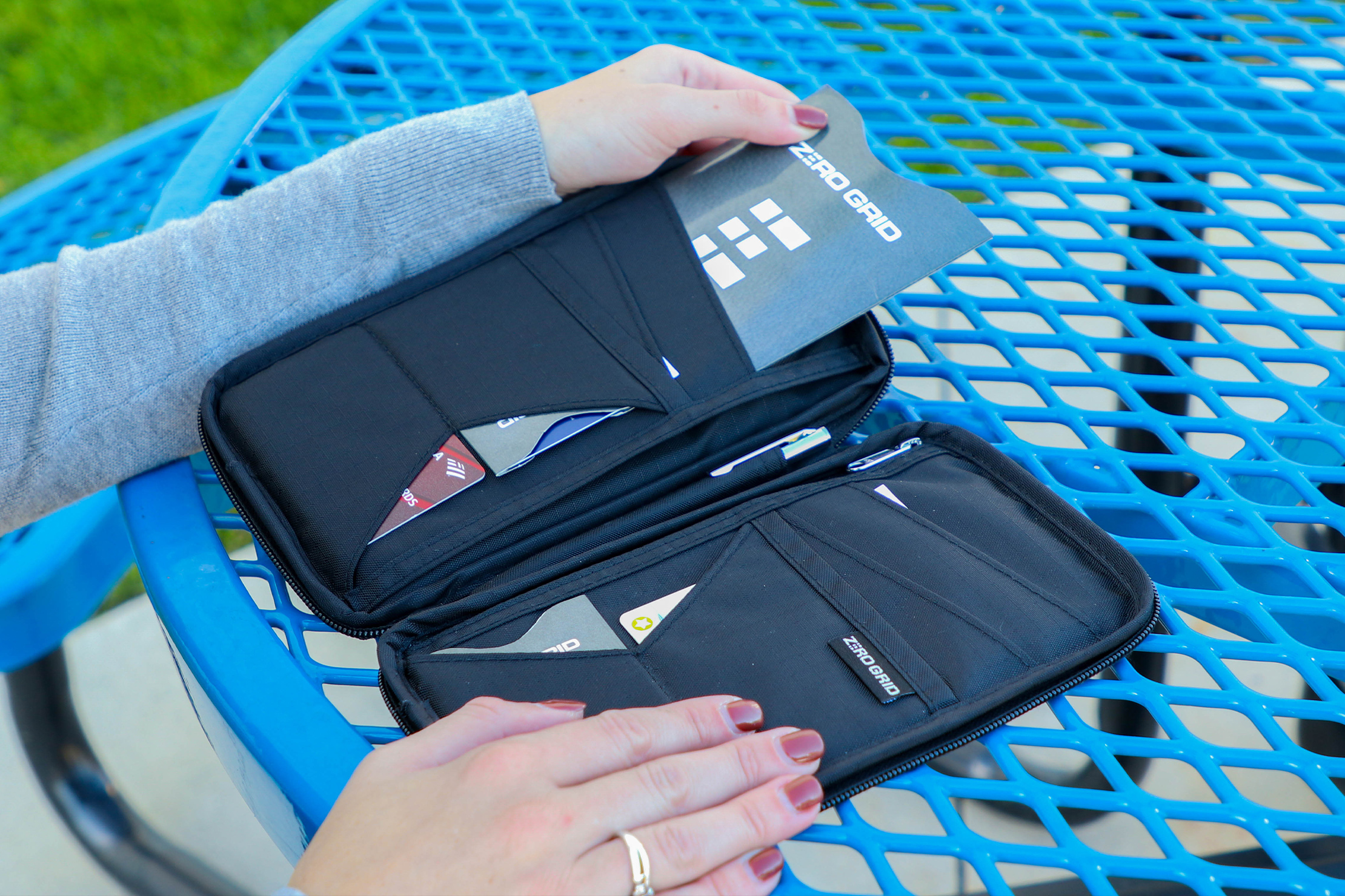 RFID Blocking Multiple Passport Holder & Wallet - Zero Grid