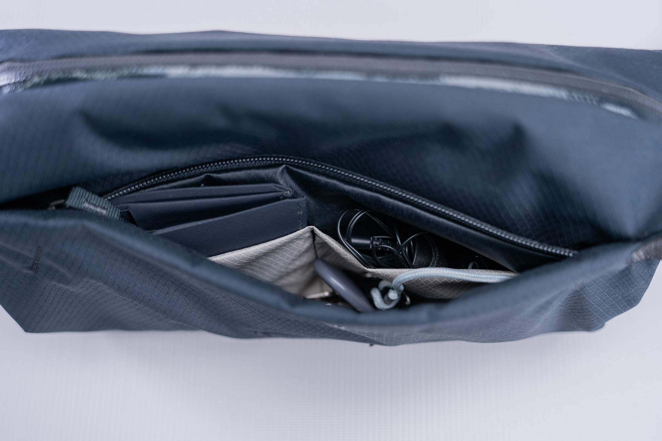 Bellroy Lite Sling Bag - Chalk – Hunt