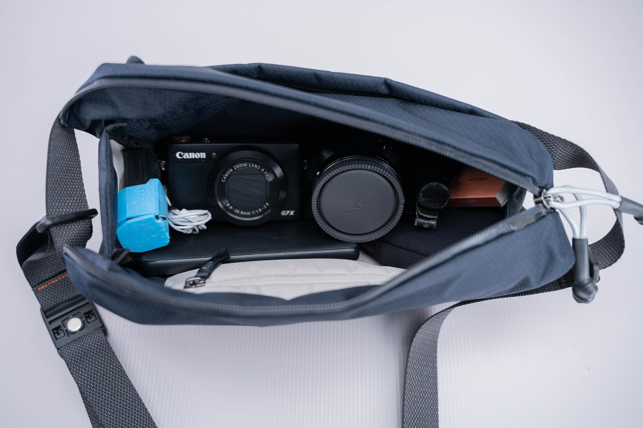 Bellroy Lite Sling Bag - Chalk – Hunt