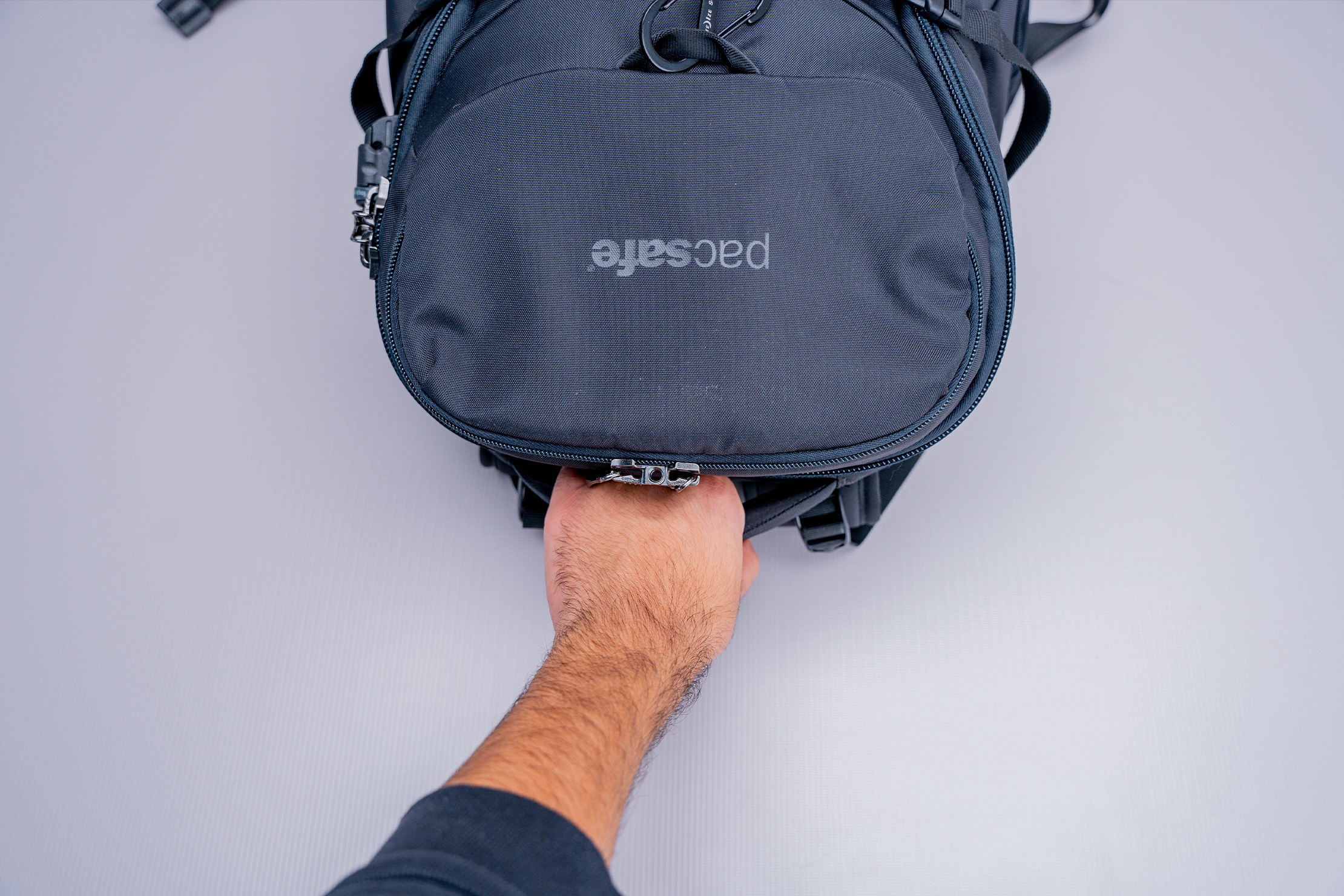 Pacsafe Venturesafe EXP35 Travel Backpack Handle 1