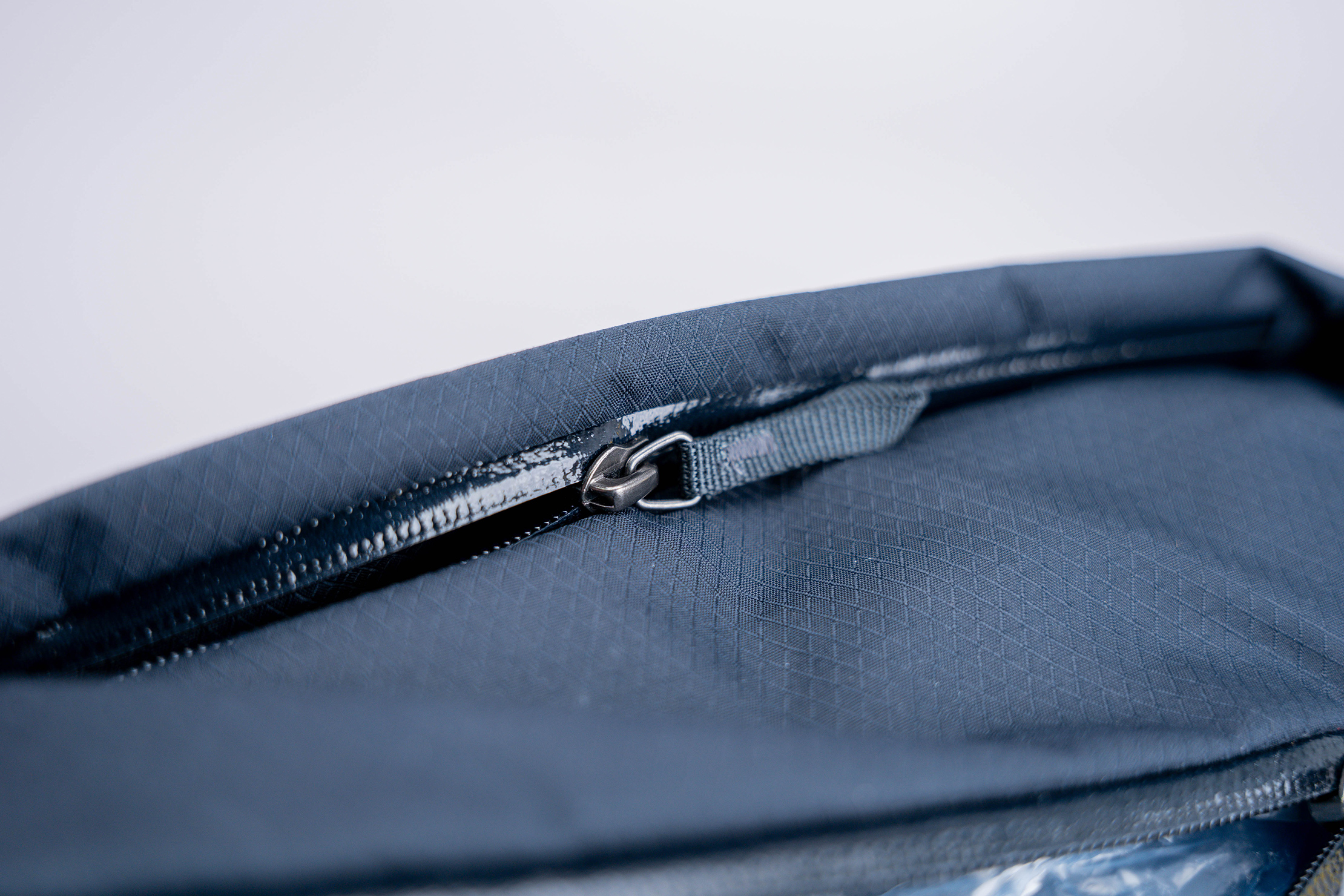 Bellroy Lite Sling Zipper 3