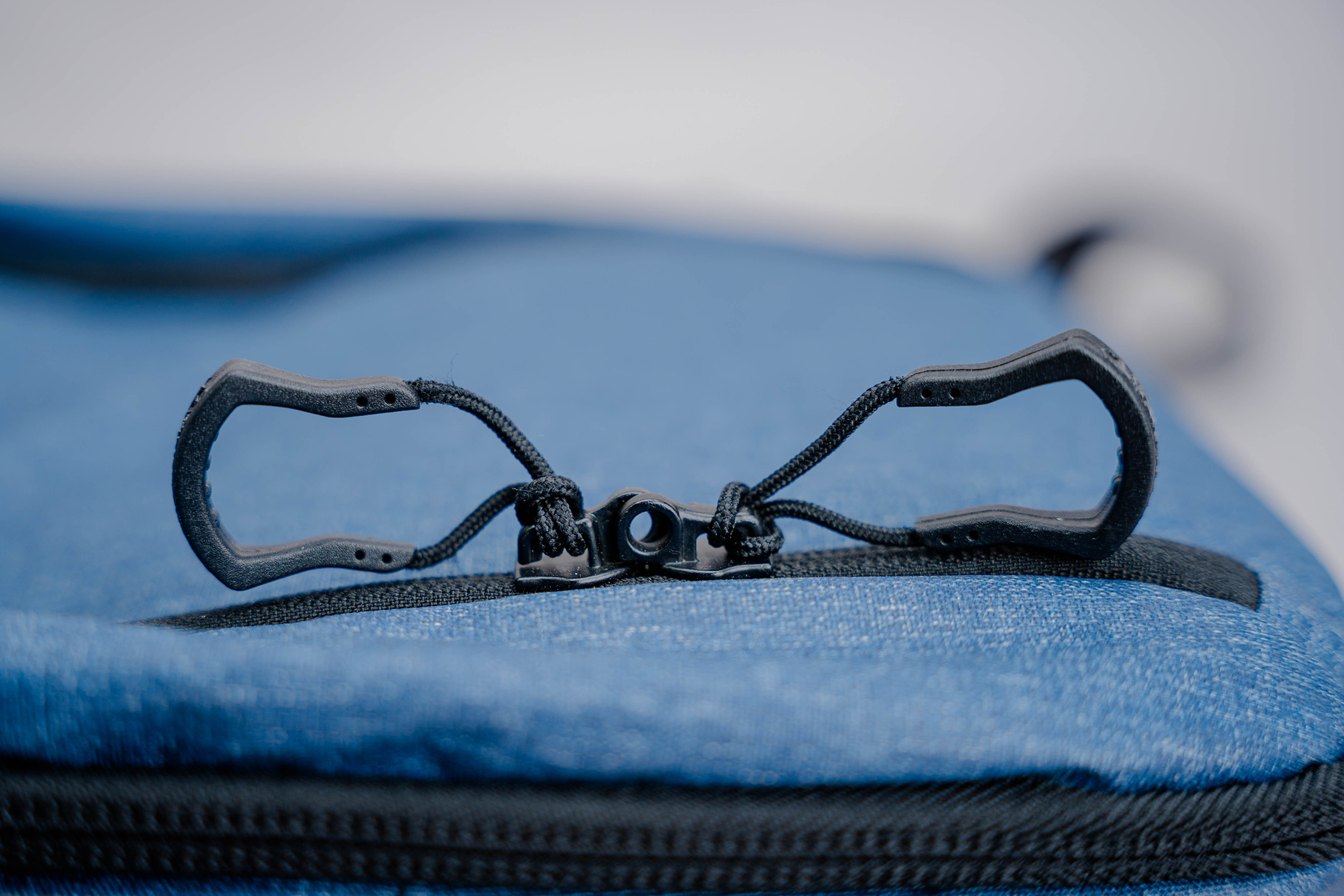 Vanquest CARBIDE-12 Sling Backpack Zipper 1