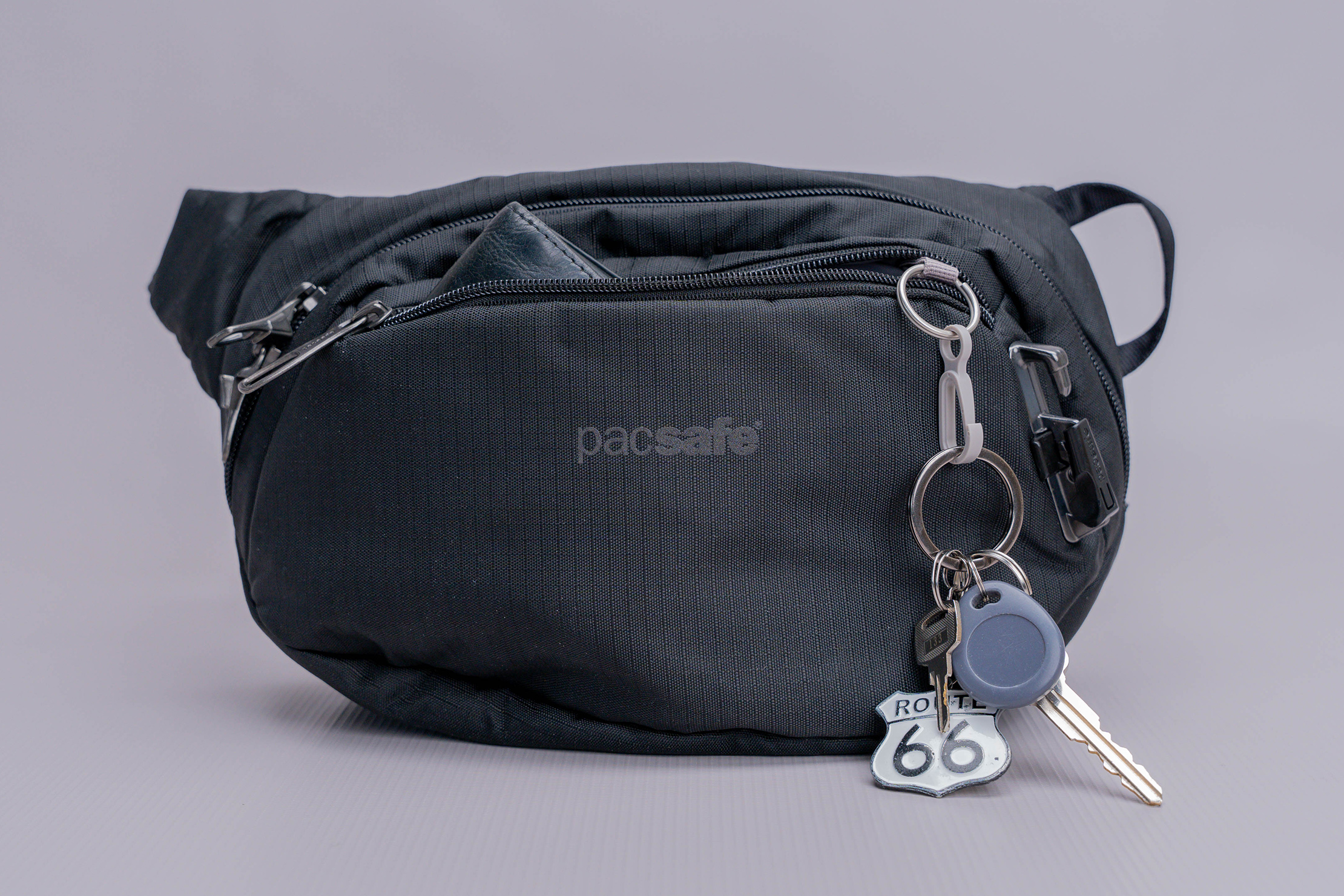 Pacsafe Vibe 100 Anti-Theft Hip Pack Keys