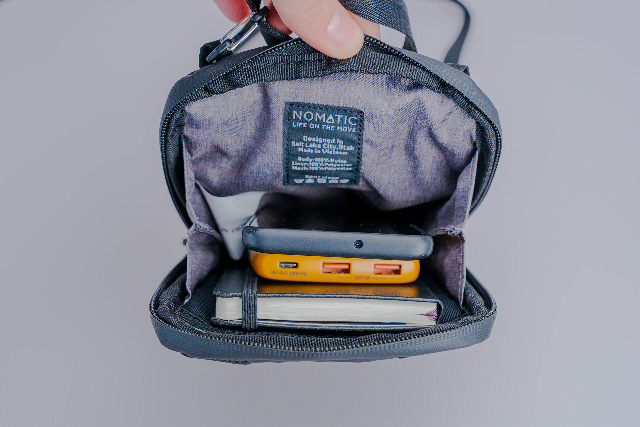 NOMATIC Access Pouch Stuffed