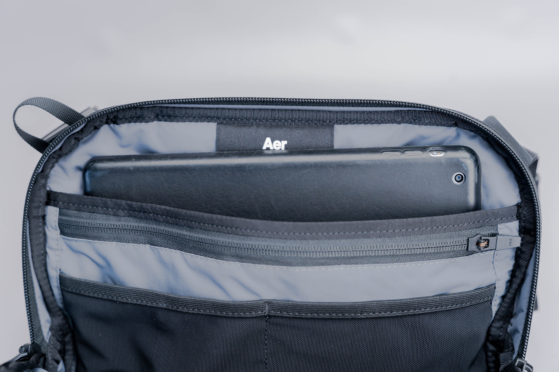Aer Day Sling 3 Max Tablet