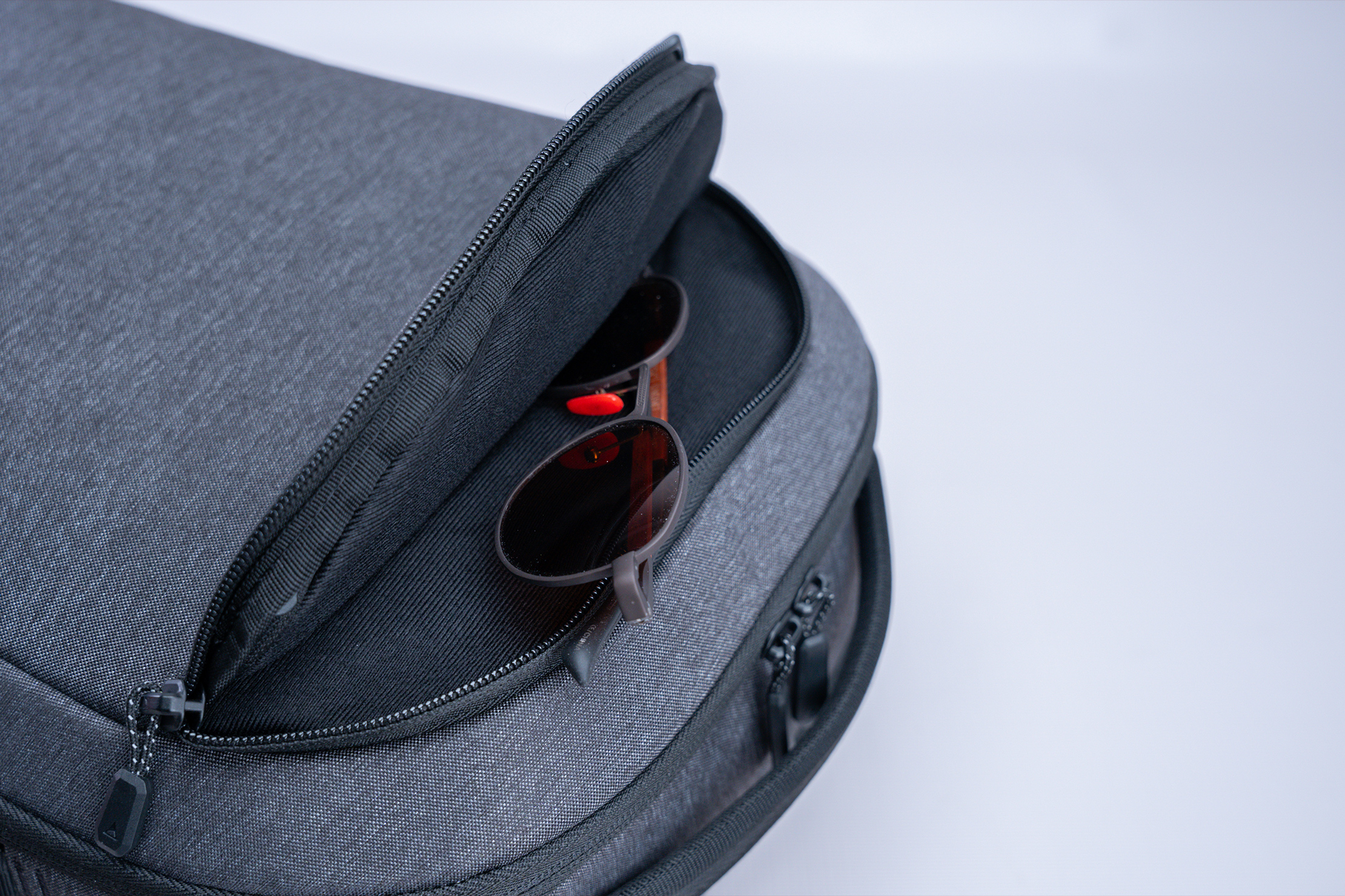 NOMATIC Navigator Lite Backpack 15L Sunglasses