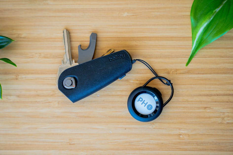 Slim Compact Key Holder - Stylish & Practical Pocket Key Organizer