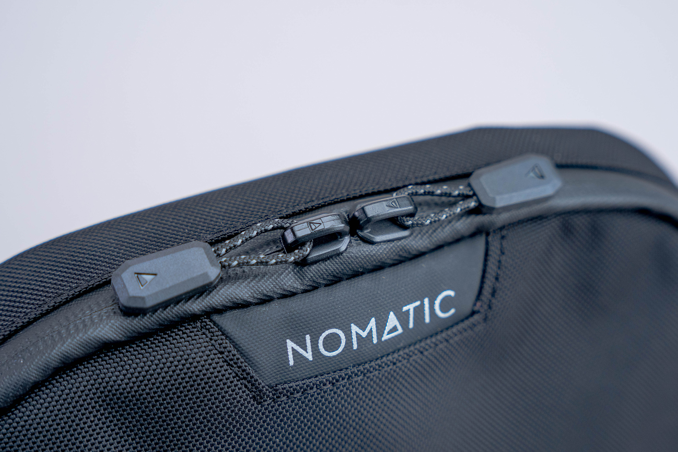 NOMATIC Access Sling Zipper