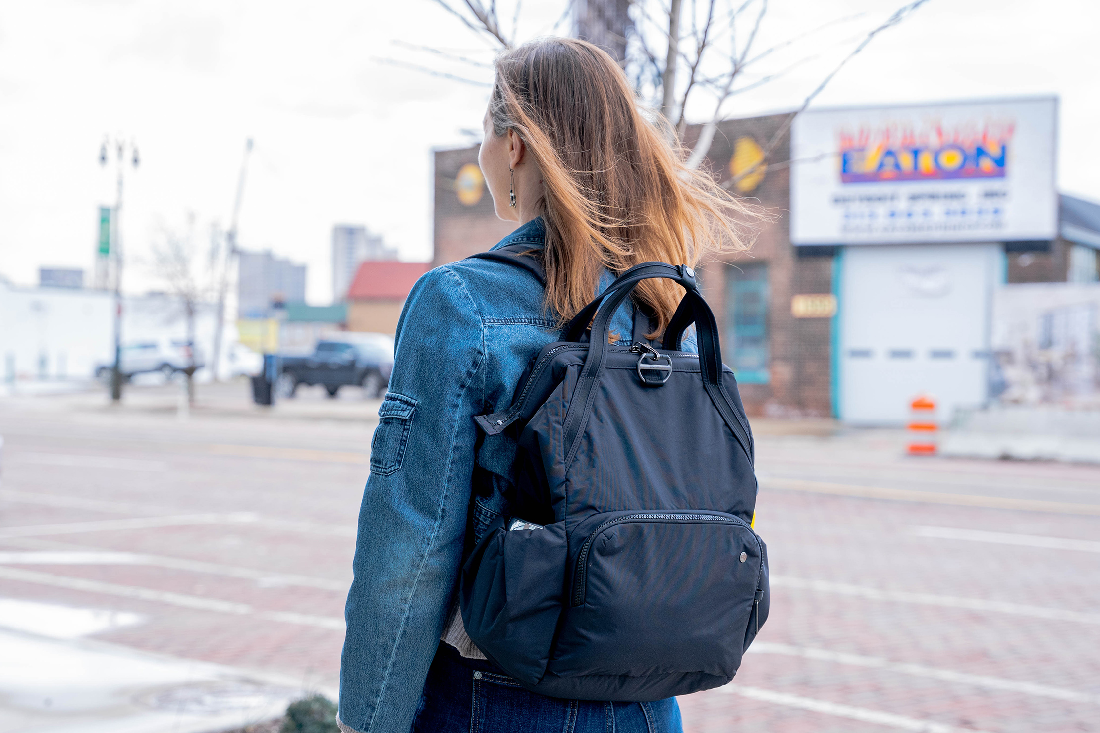 Female traveler review of PACSAFE Citysafe CX Anti-theft Backpack