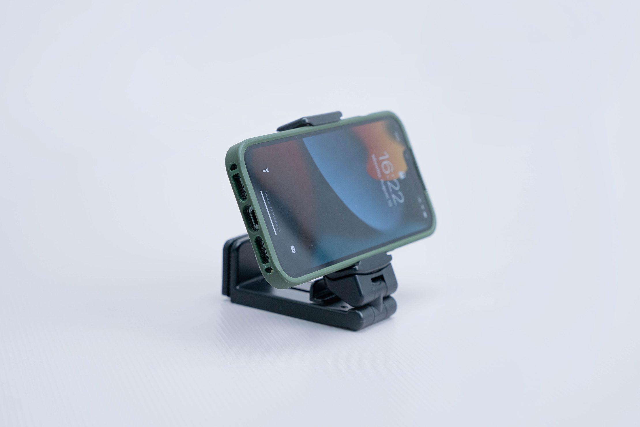 Under $25 scores: The pocket-size Perilogics Phone Mount is a must-have  travel accessory | CNN Underscored