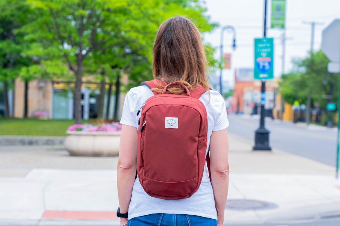 osprey-arcane-small-10l-daypack-outdoor-back