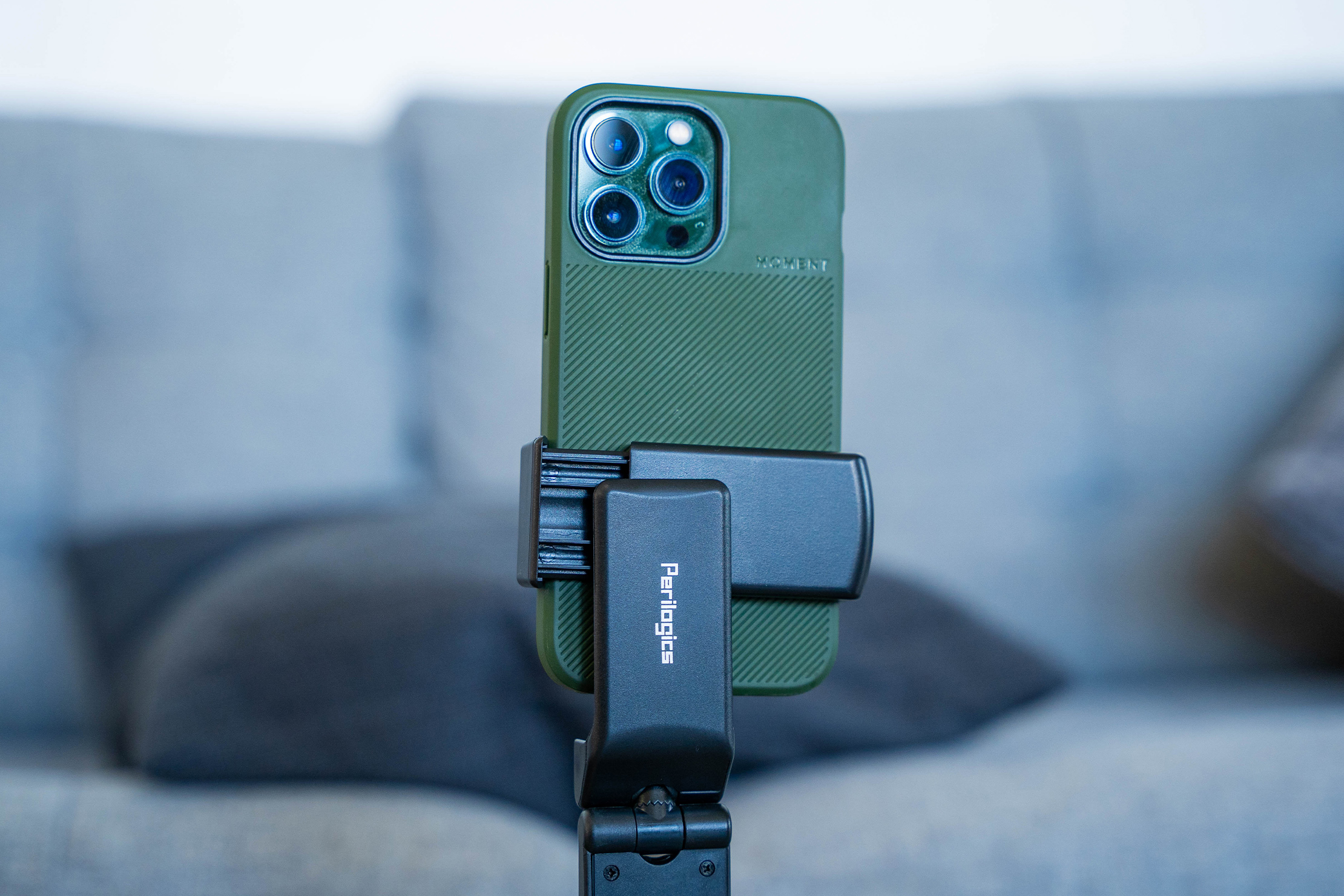 Perilogics Universal Airplane Phone Mount Review (2 Weeks of Use) 