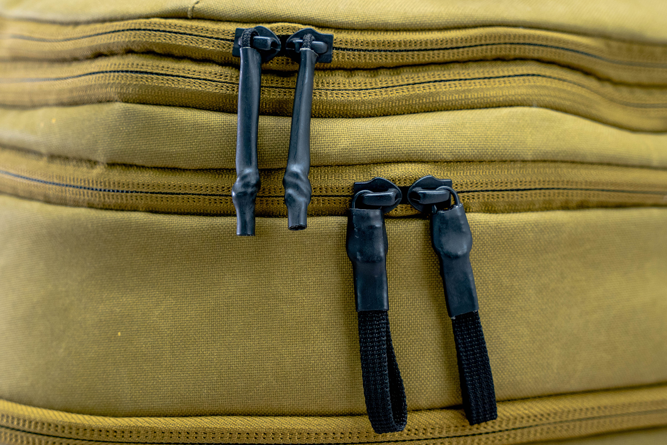 Thule Aion 28L Backpack Zipper 1