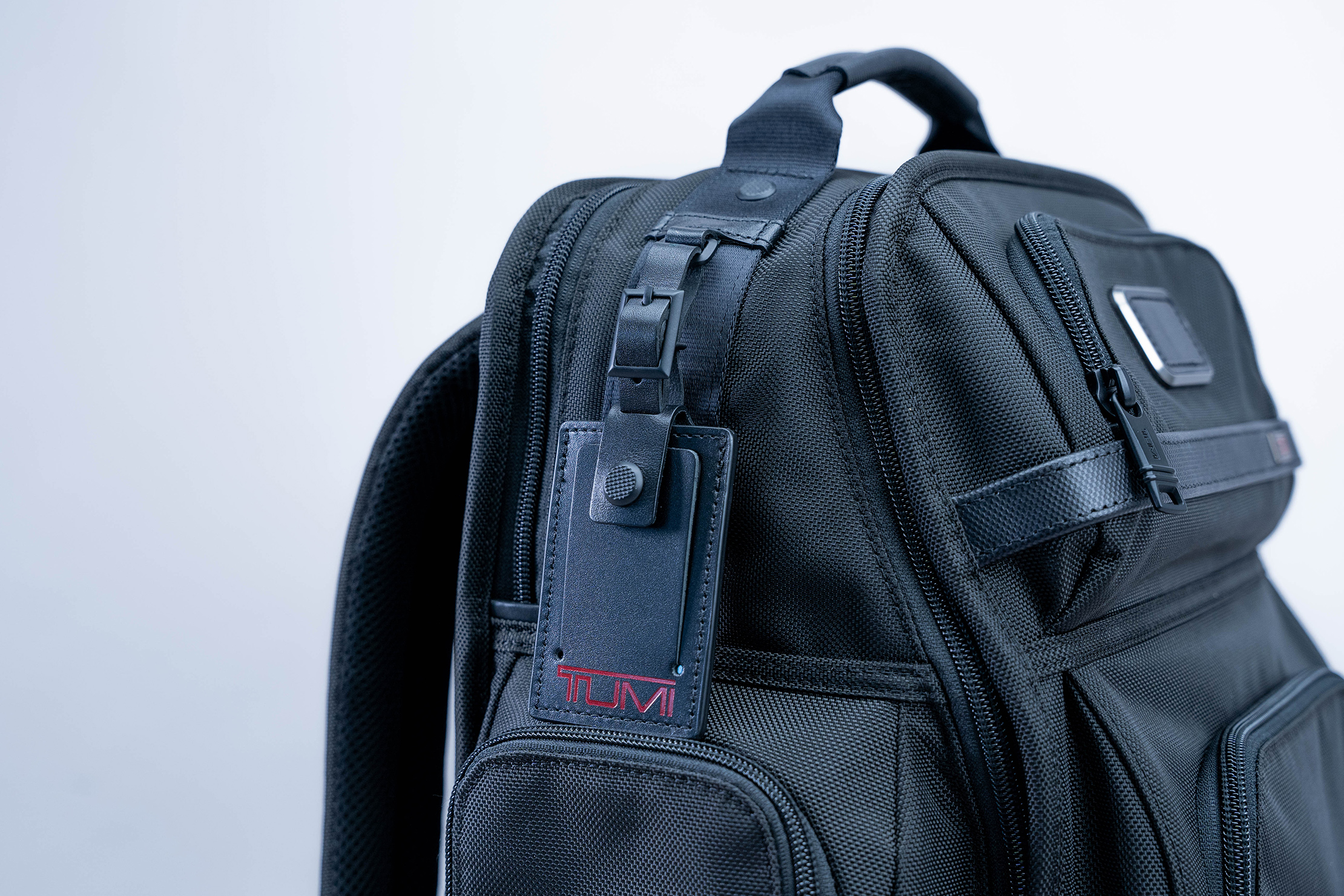 Tumi alpha 2 compact outlet laptop brief pack review