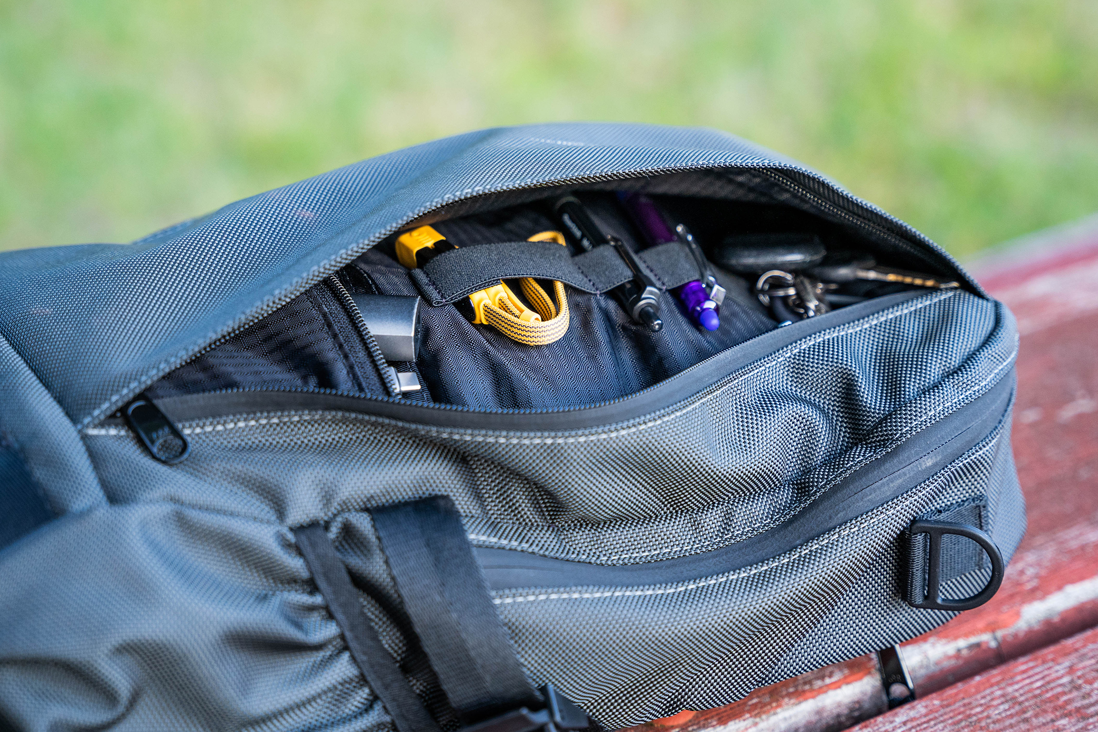 Adjusting the Shoulder Harness on the Dashpack