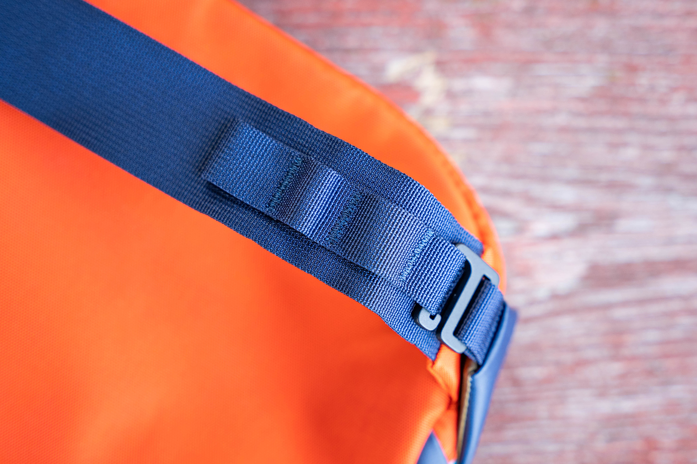 Cotopaxi Coso 2L Hip Pack (Cada Día) Adjustment Loops