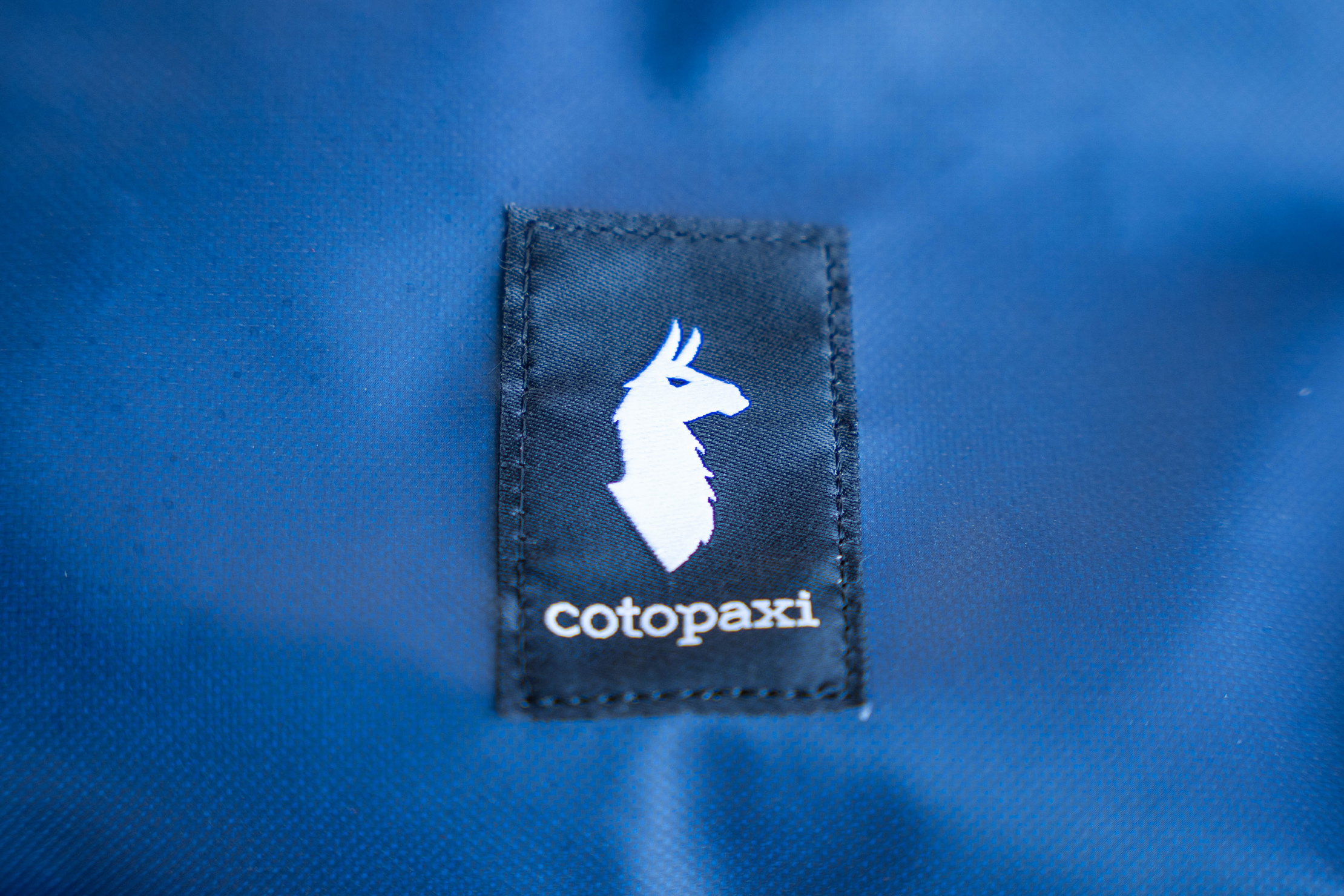 Cotopaxi Coso 2L Hip Pack (Cada Día) Brand