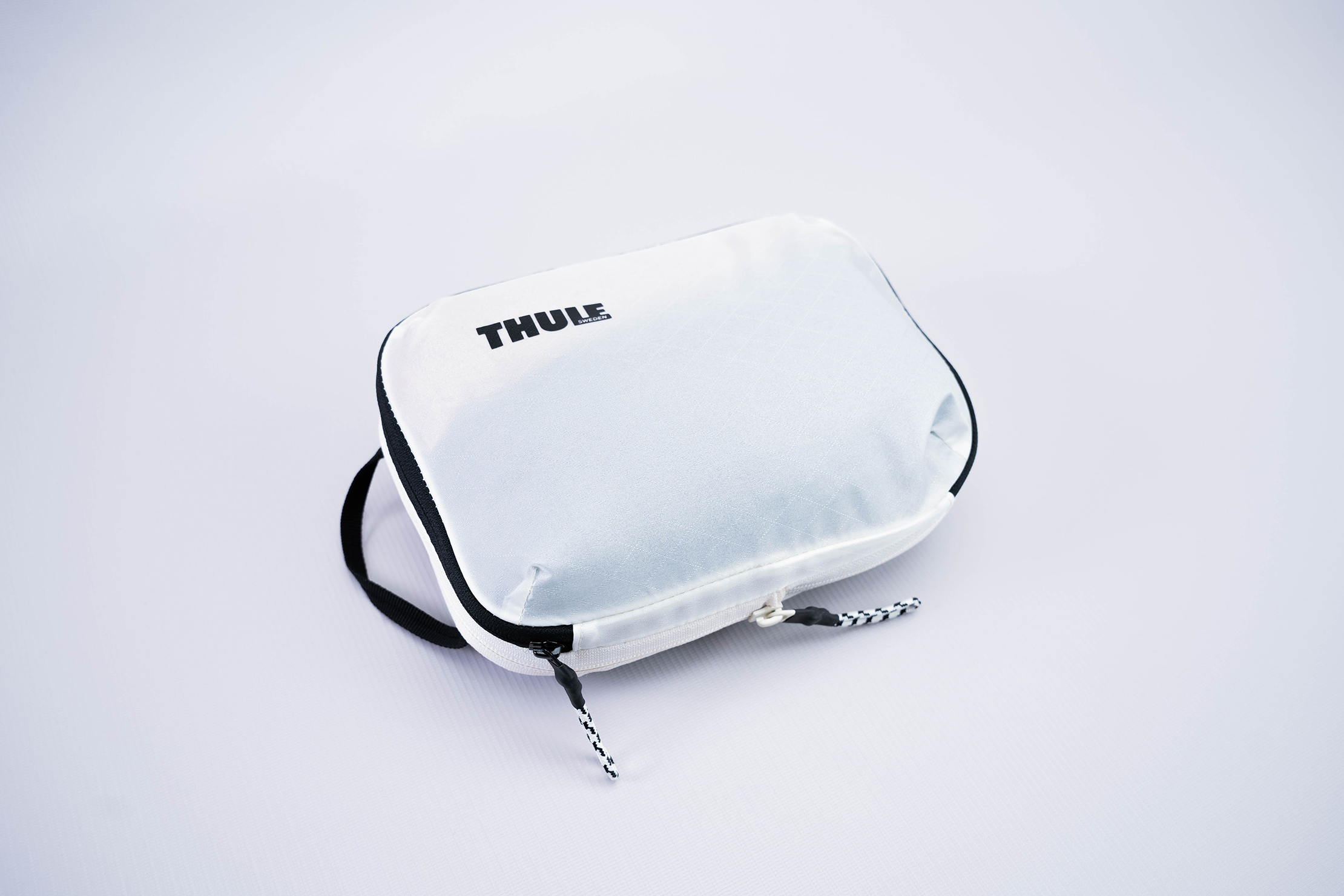 THULE Compression Packing Cube - Medium - Eastern Mountain Sports