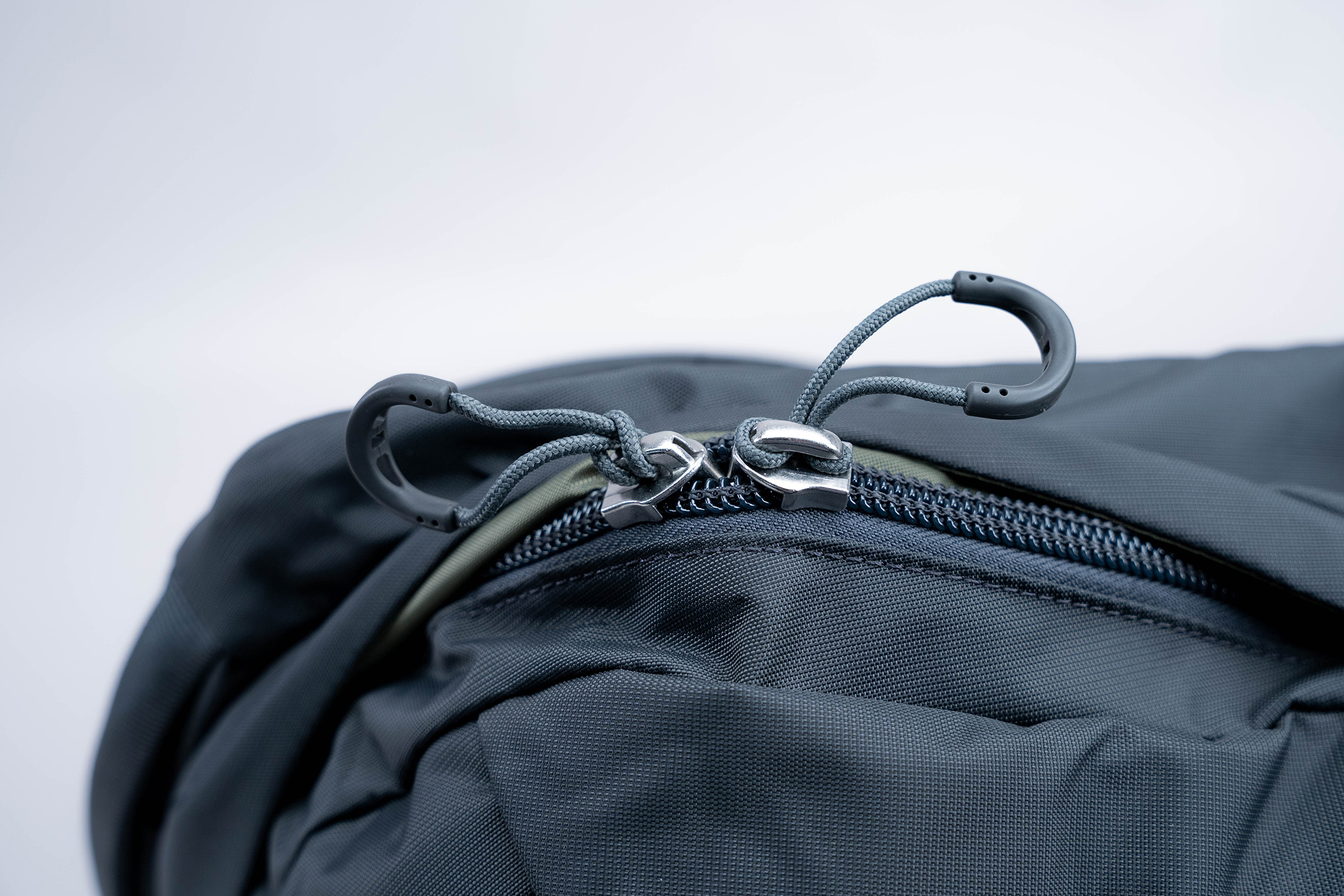 Osprey Centauri Zipper