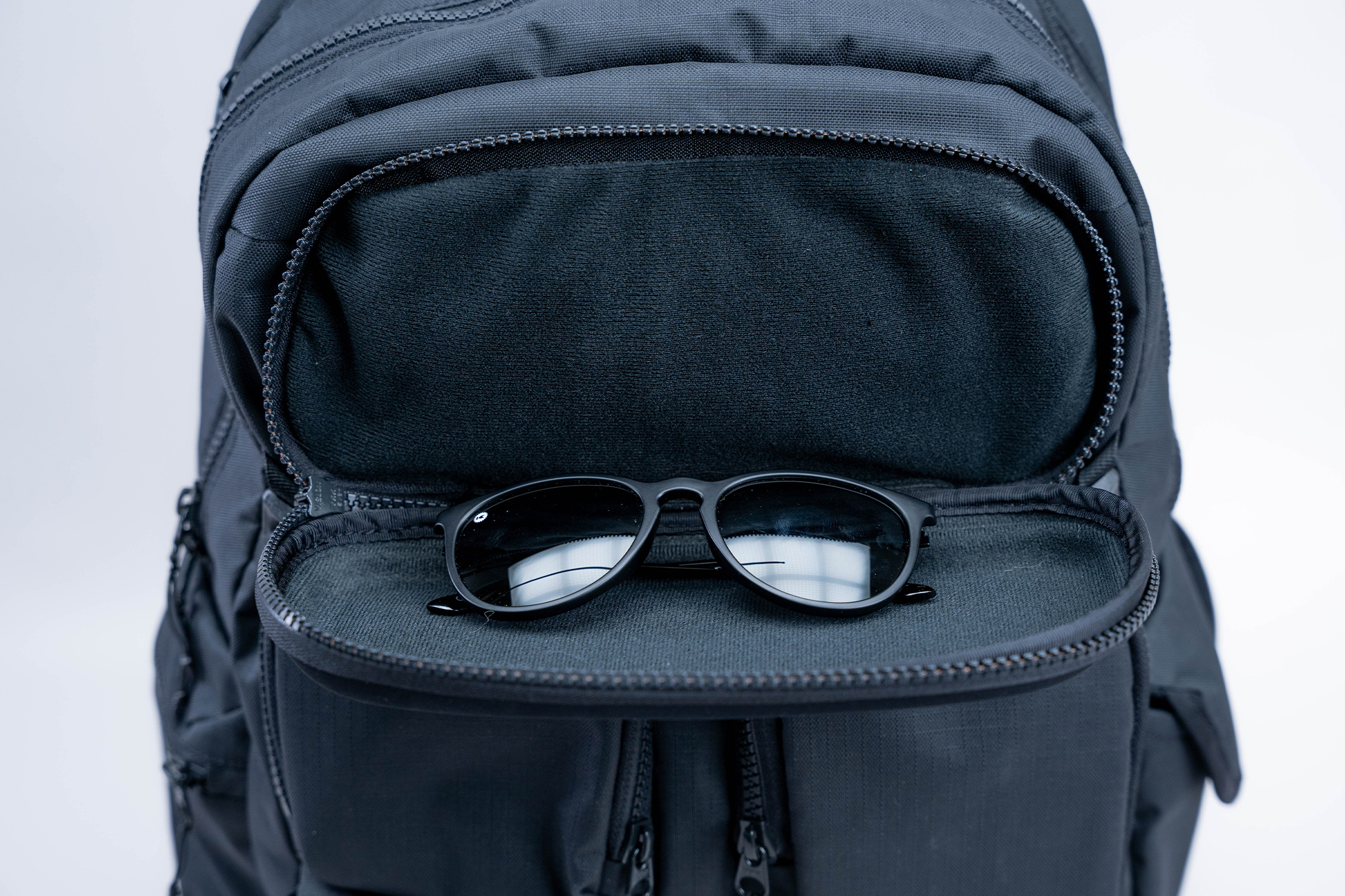lululemon Cruiser Large Backpack 28L Sunglasses