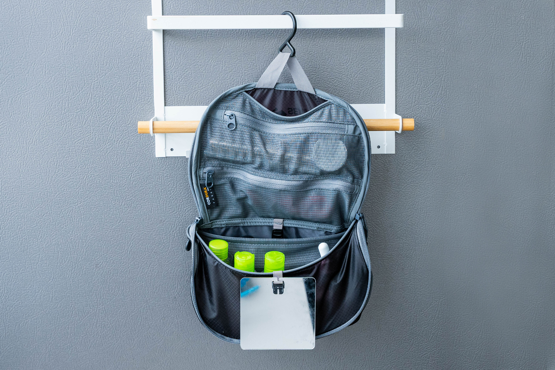 Details 79+ hanging toiletry bags - in.cdgdbentre