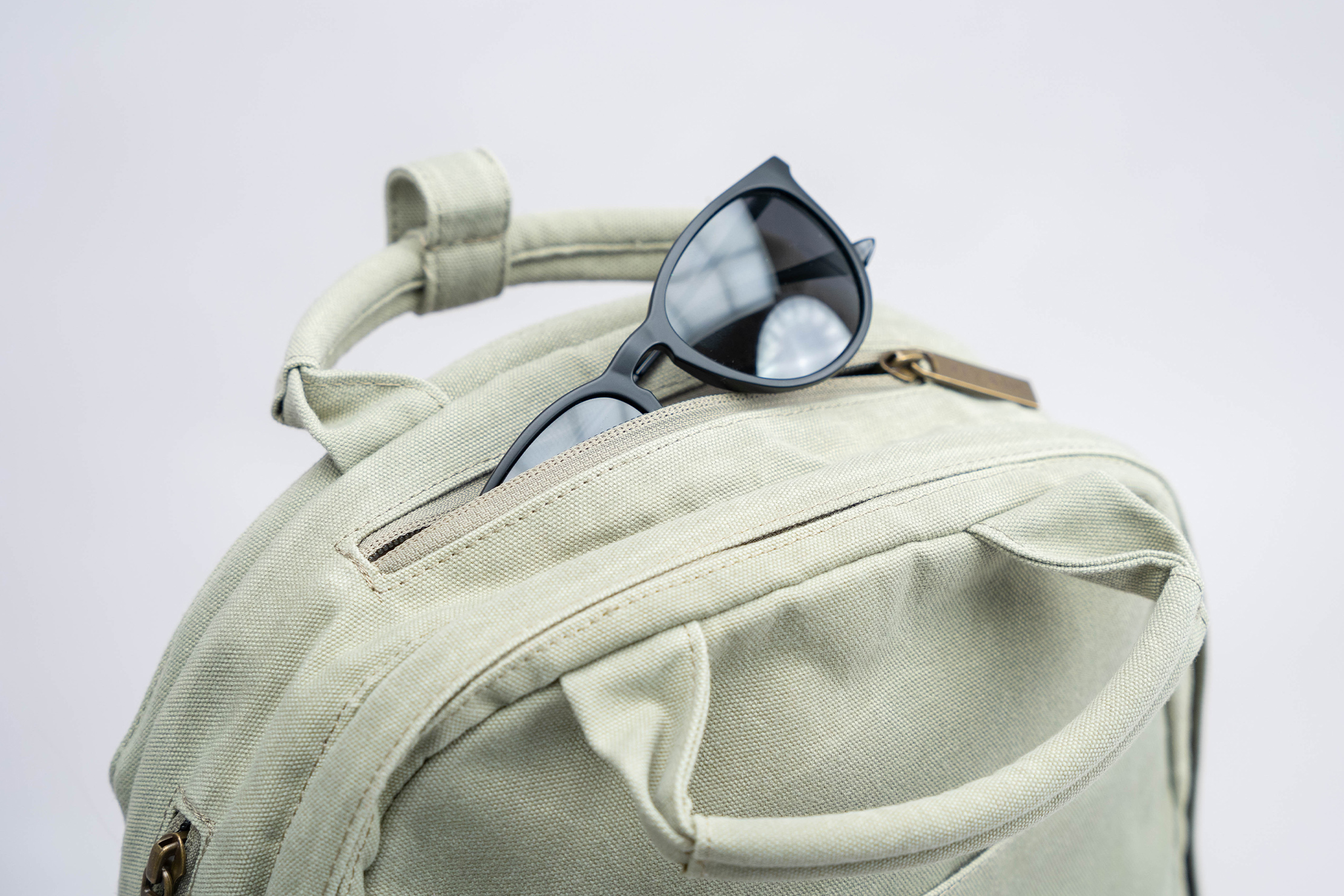 Day Owl Slim Backpack Sunglasses